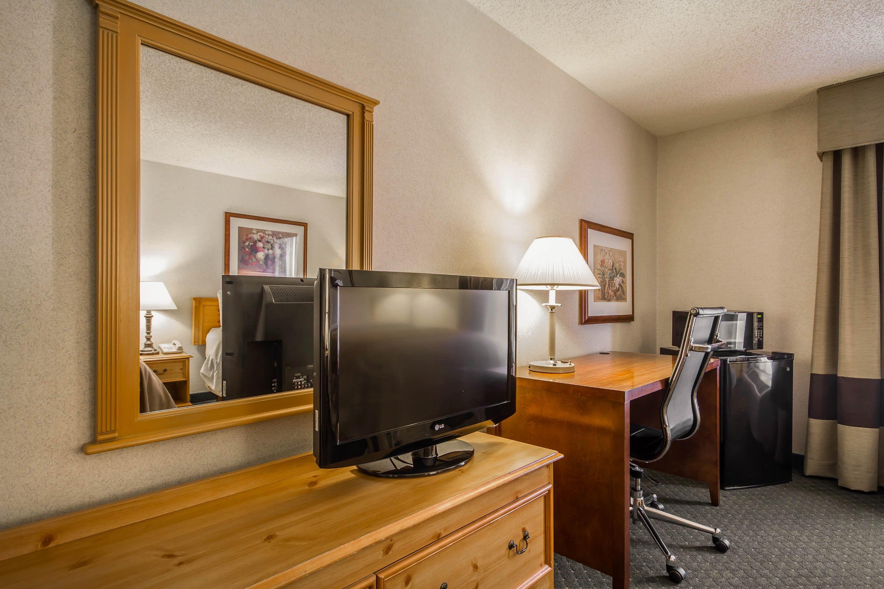 Comfort Inn Fond Du Lac - Image 4