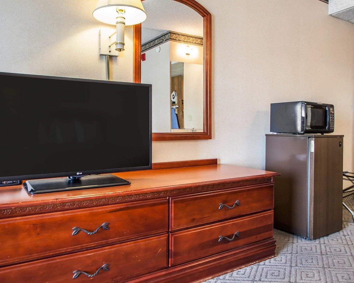 Rodeway Inn & Suites Milwaukee Airport - Image 4