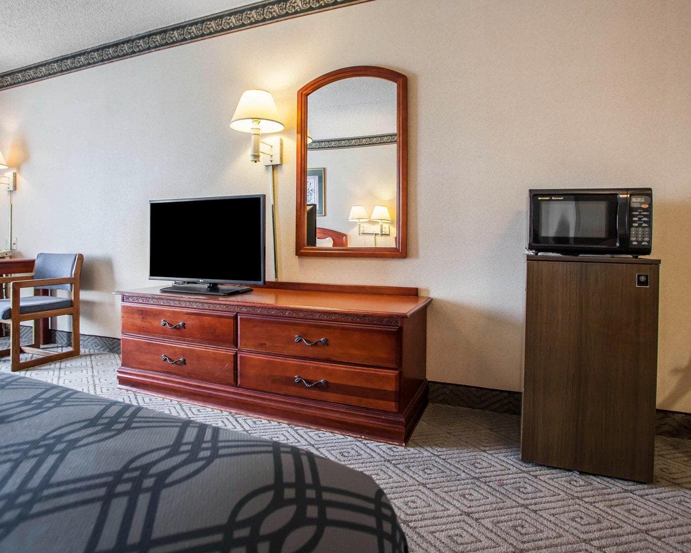 Rodeway Inn & Suites Milwaukee Airport — 6