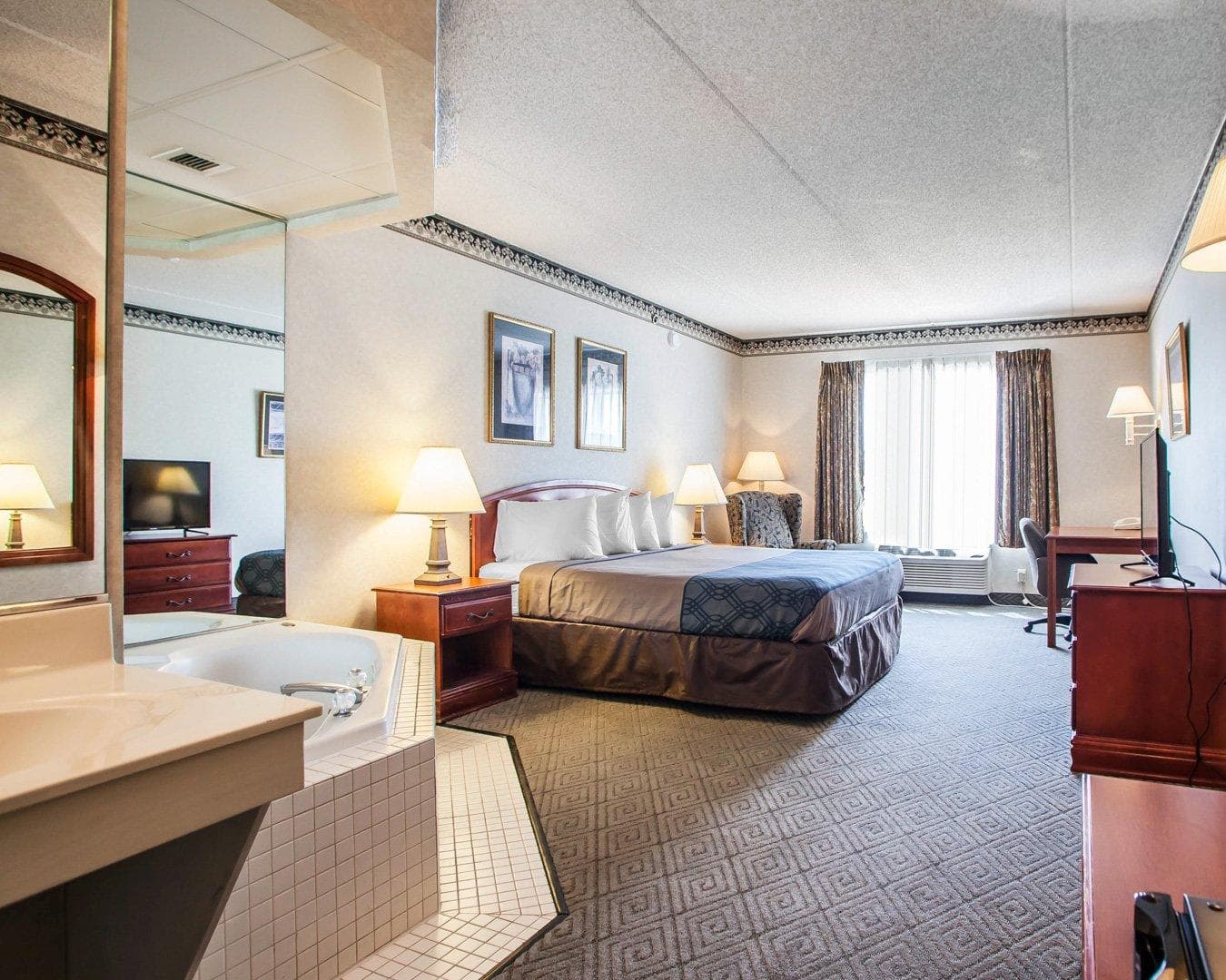 Rodeway Inn & Suites Milwaukee Airport — 14