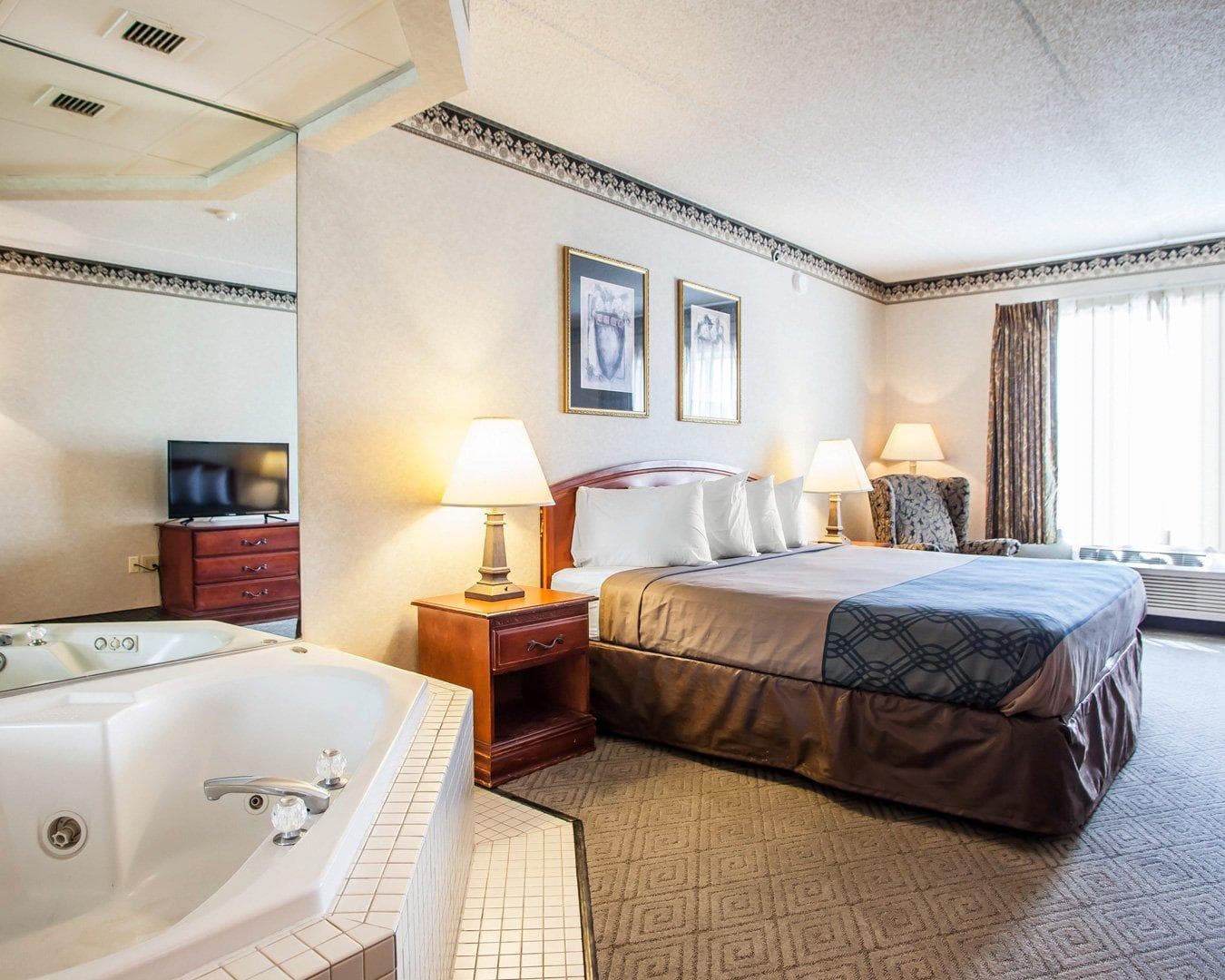 Rodeway Inn & Suites Milwaukee Airport — 15