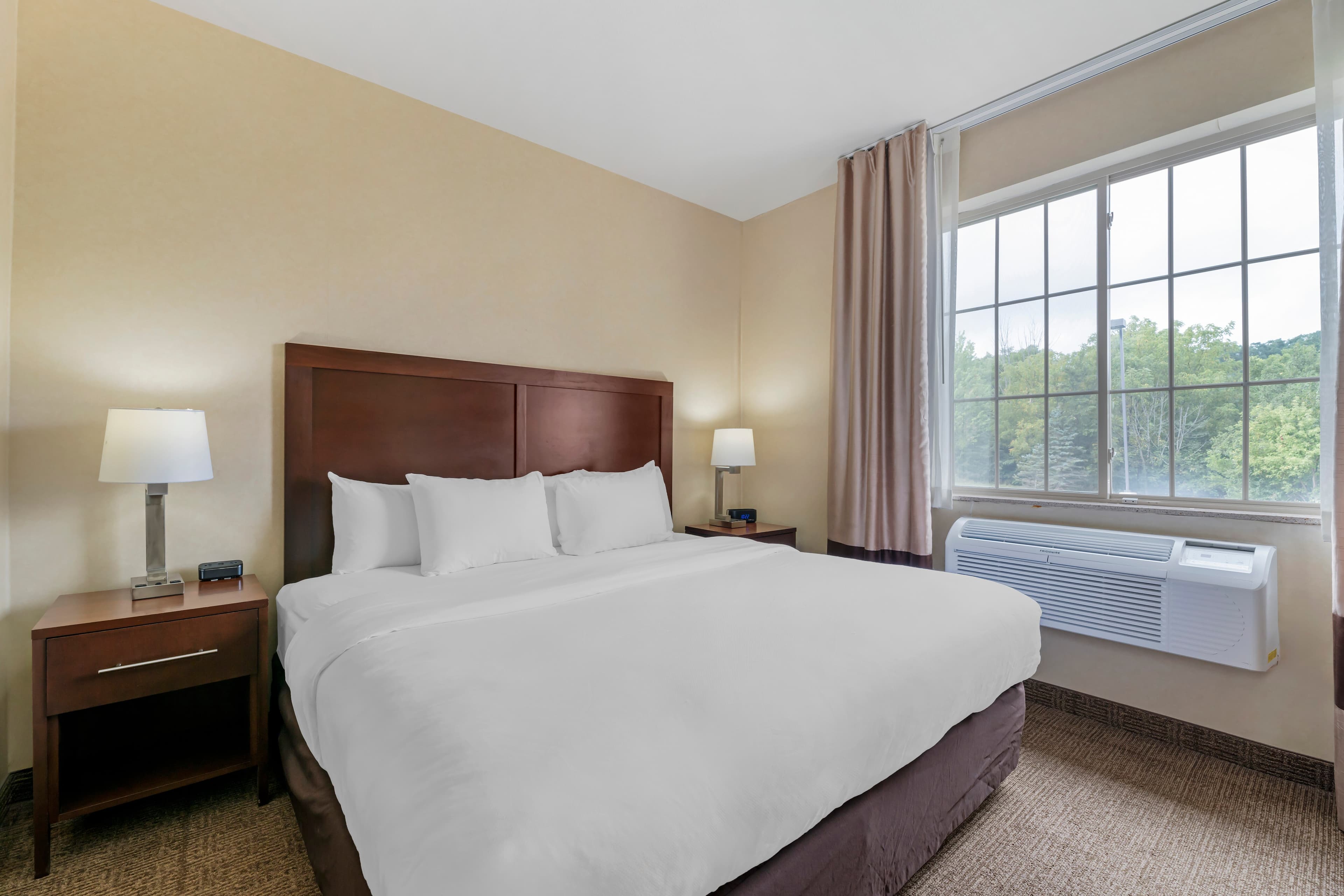 Comfort Suites Lake Geneva East - Image 2