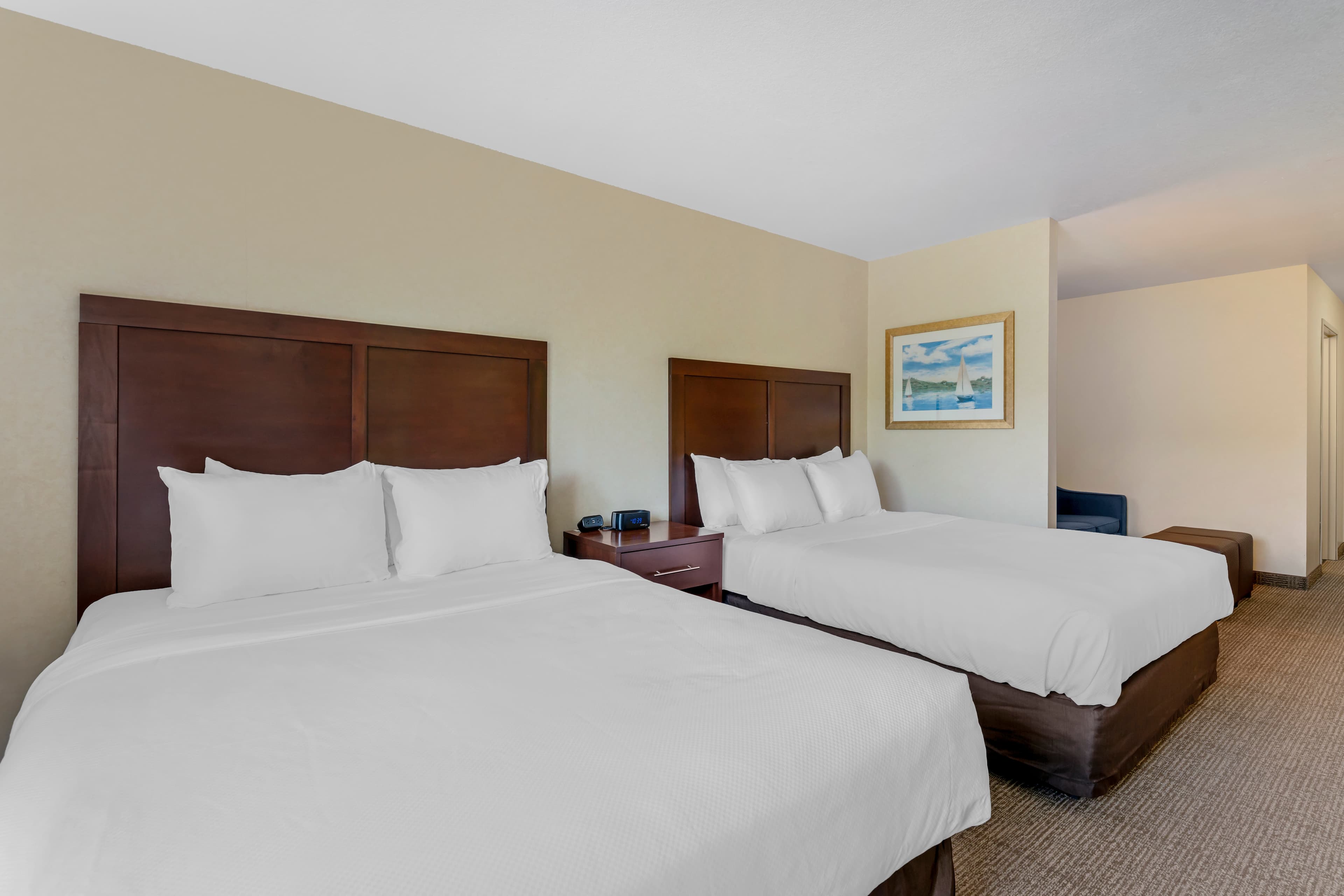 Comfort Suites Lake Geneva East — 9