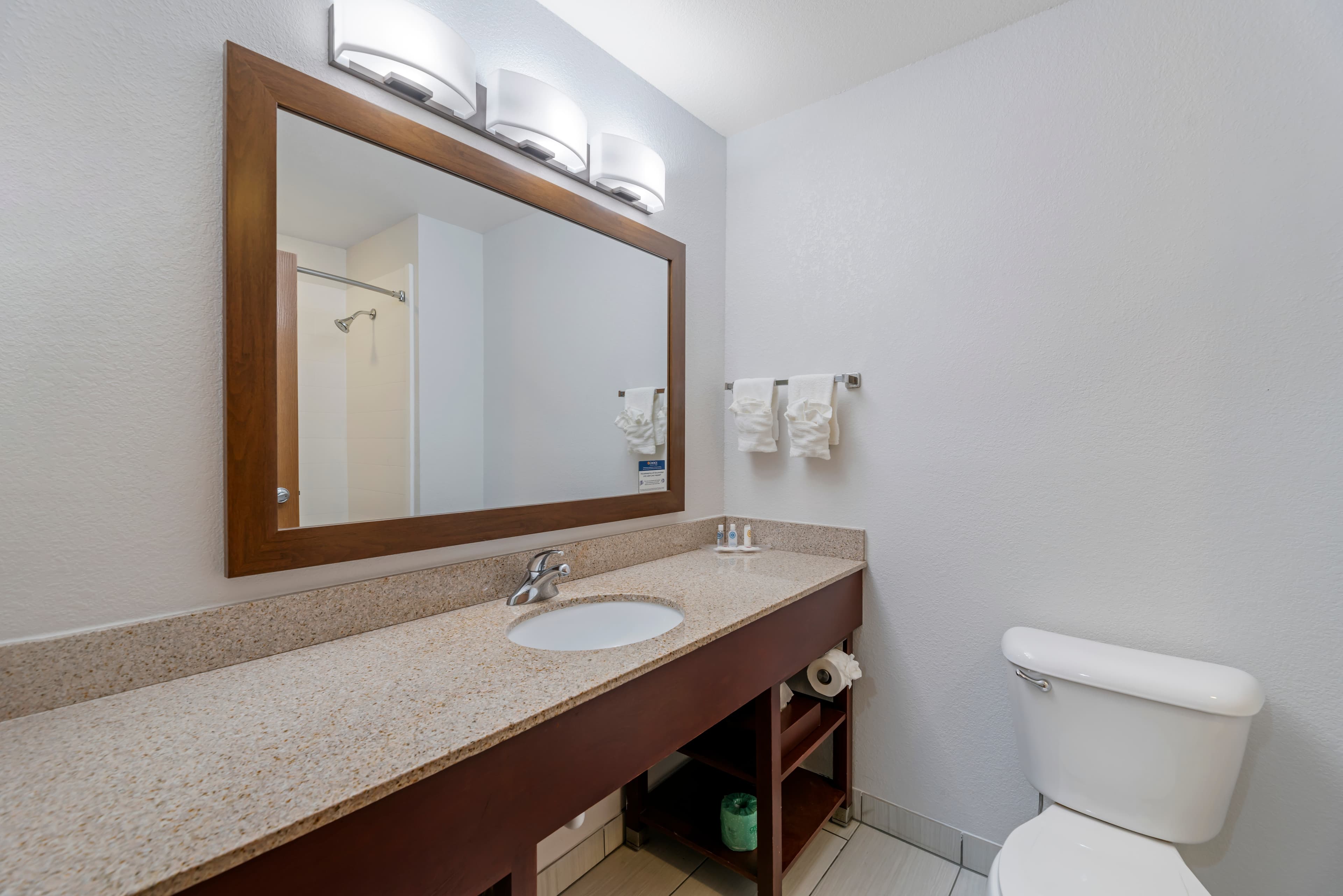 Comfort Suites Lake Geneva East — 12