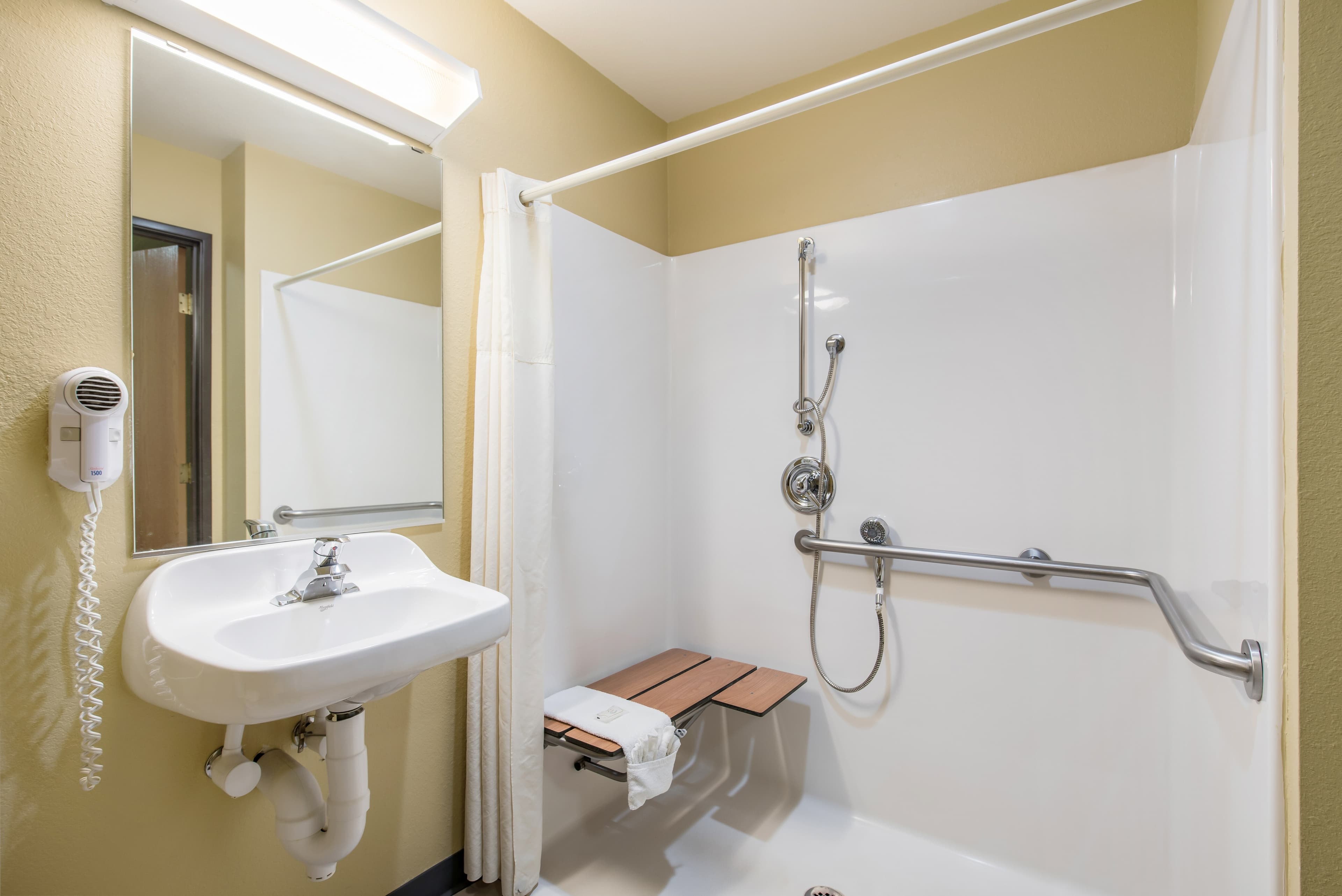 Quality Inn & Suites Menomonie - Image 5