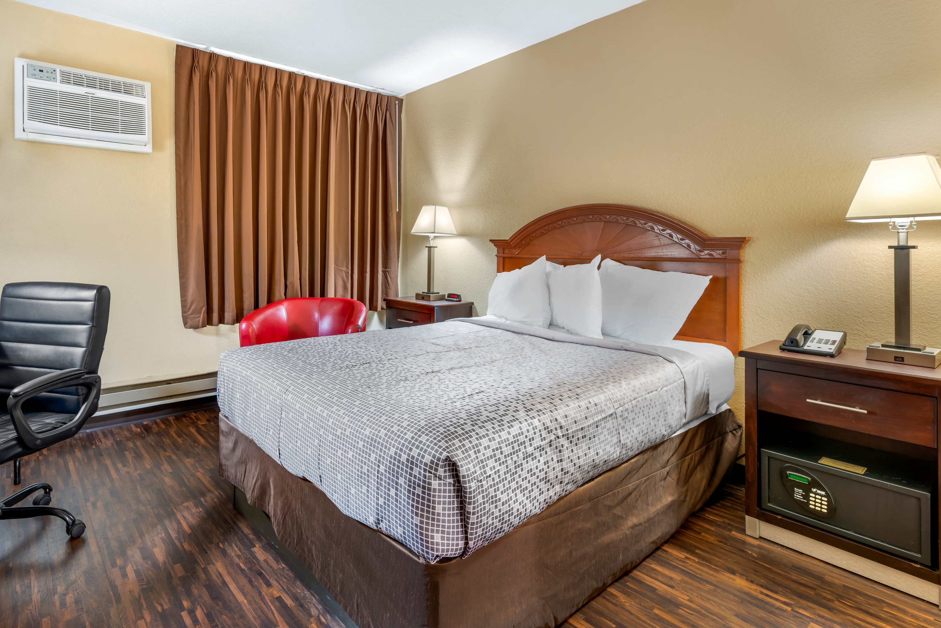 Econo Lodge La Crosse North — 2