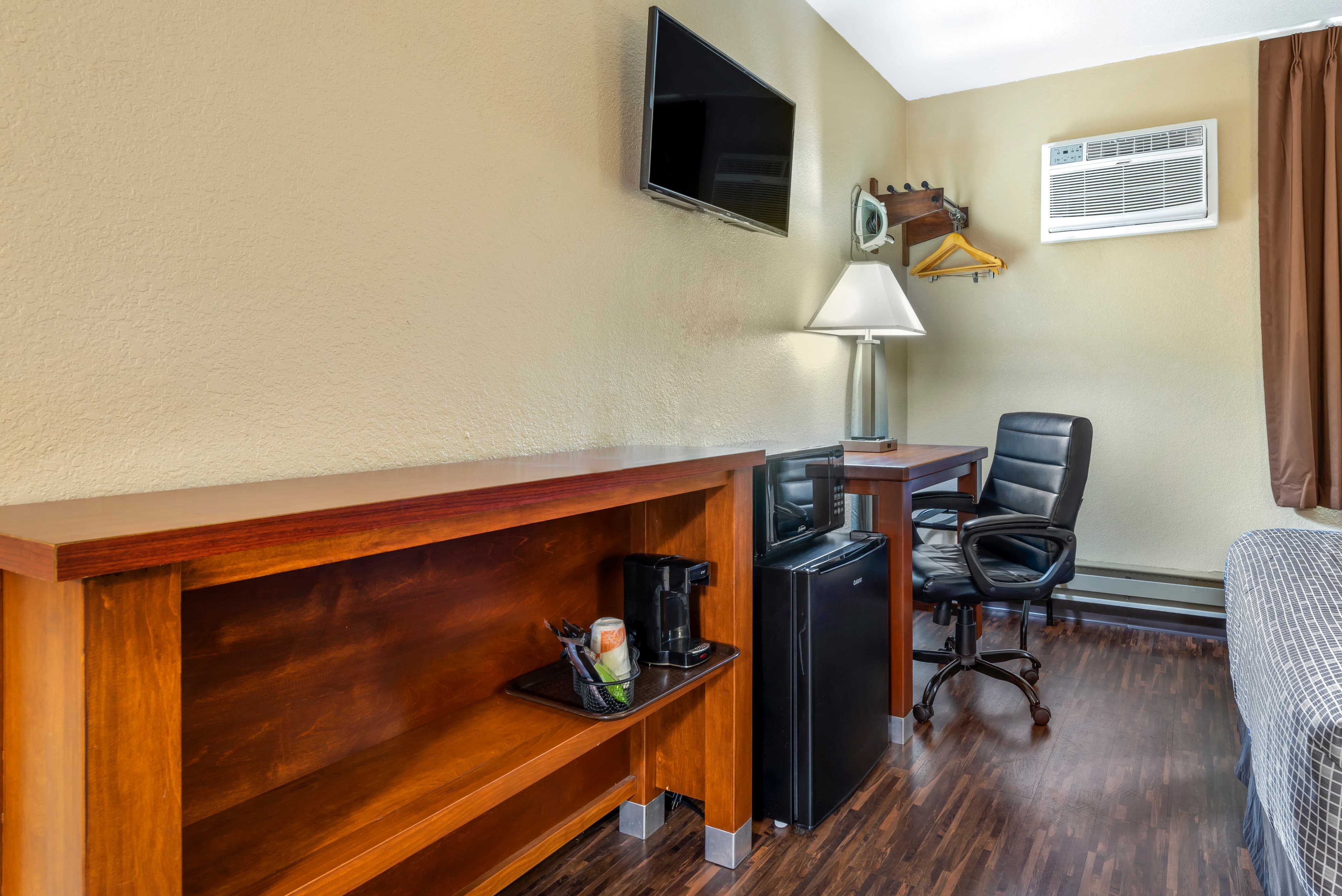 Econo Lodge La Crosse North — 3