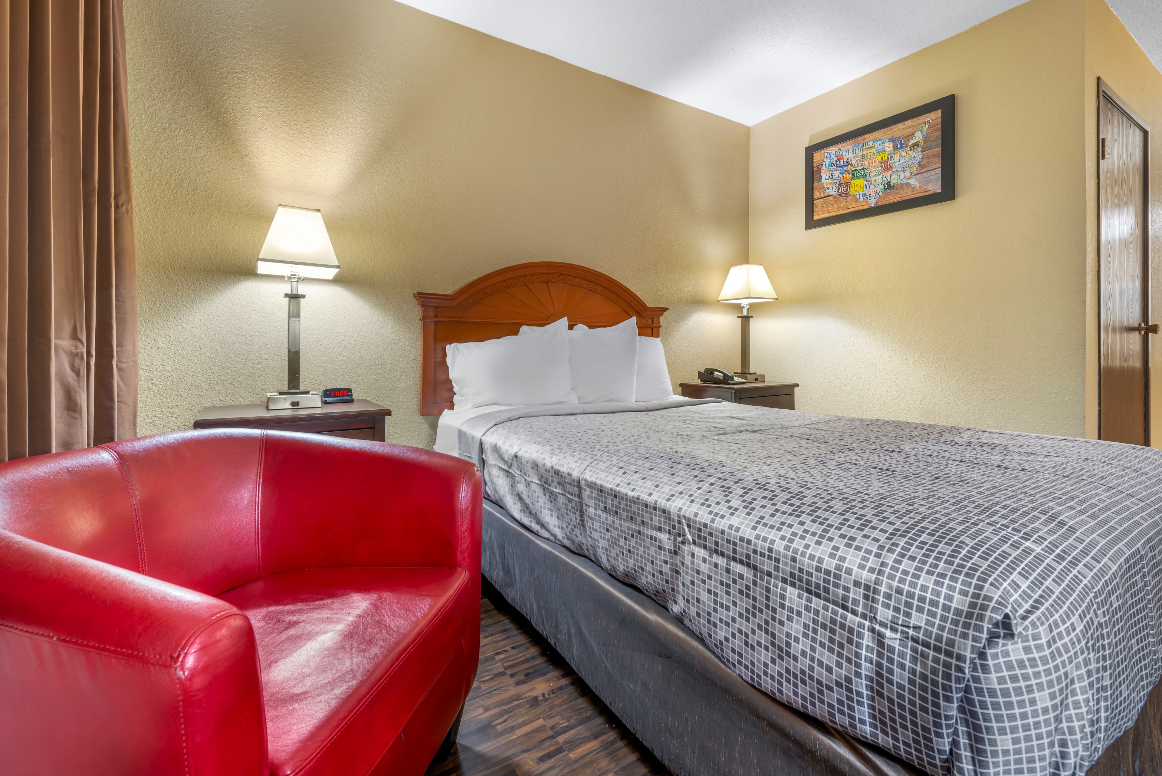 Econo Lodge La Crosse North — 4