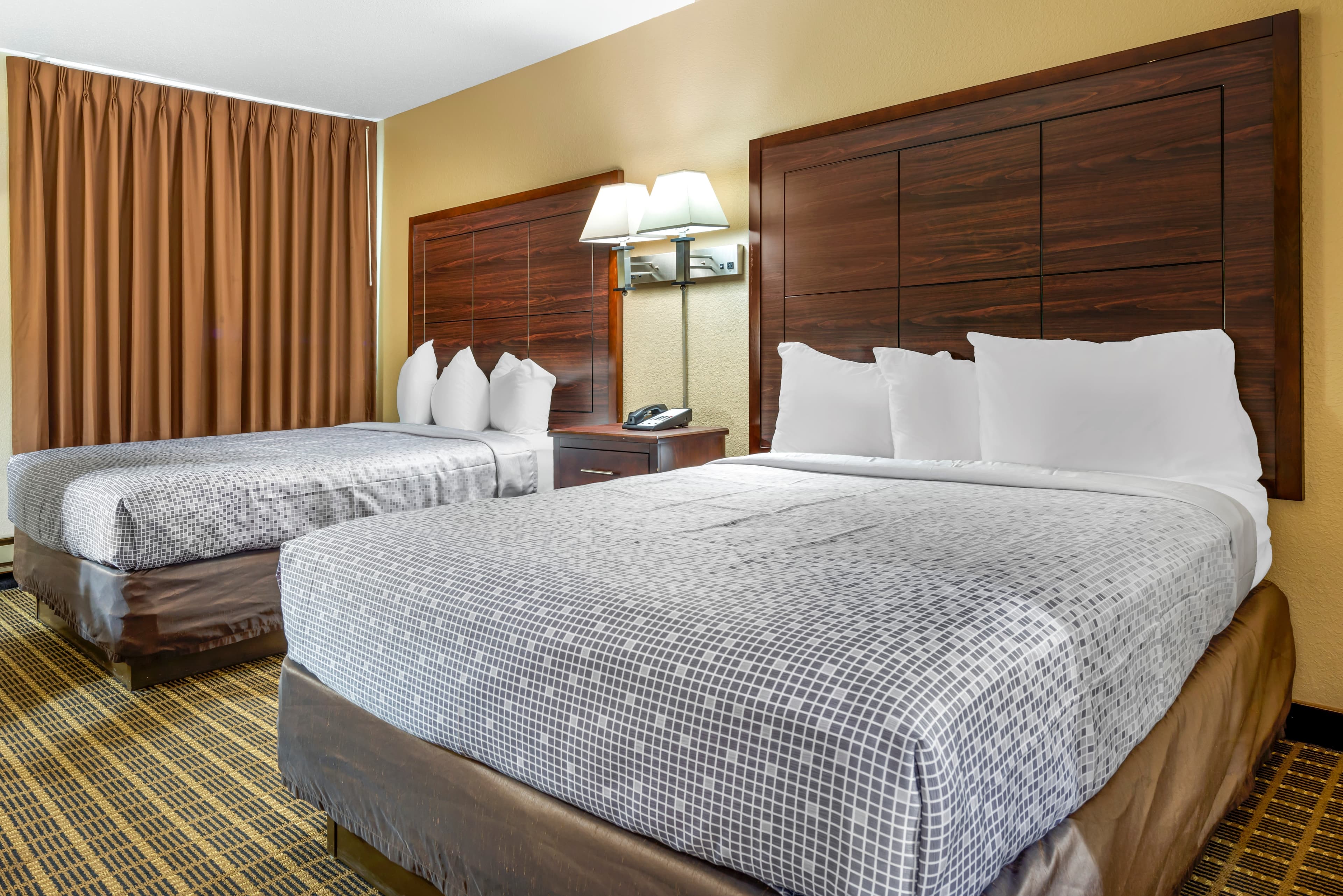 Econo Lodge La Crosse North — 8
