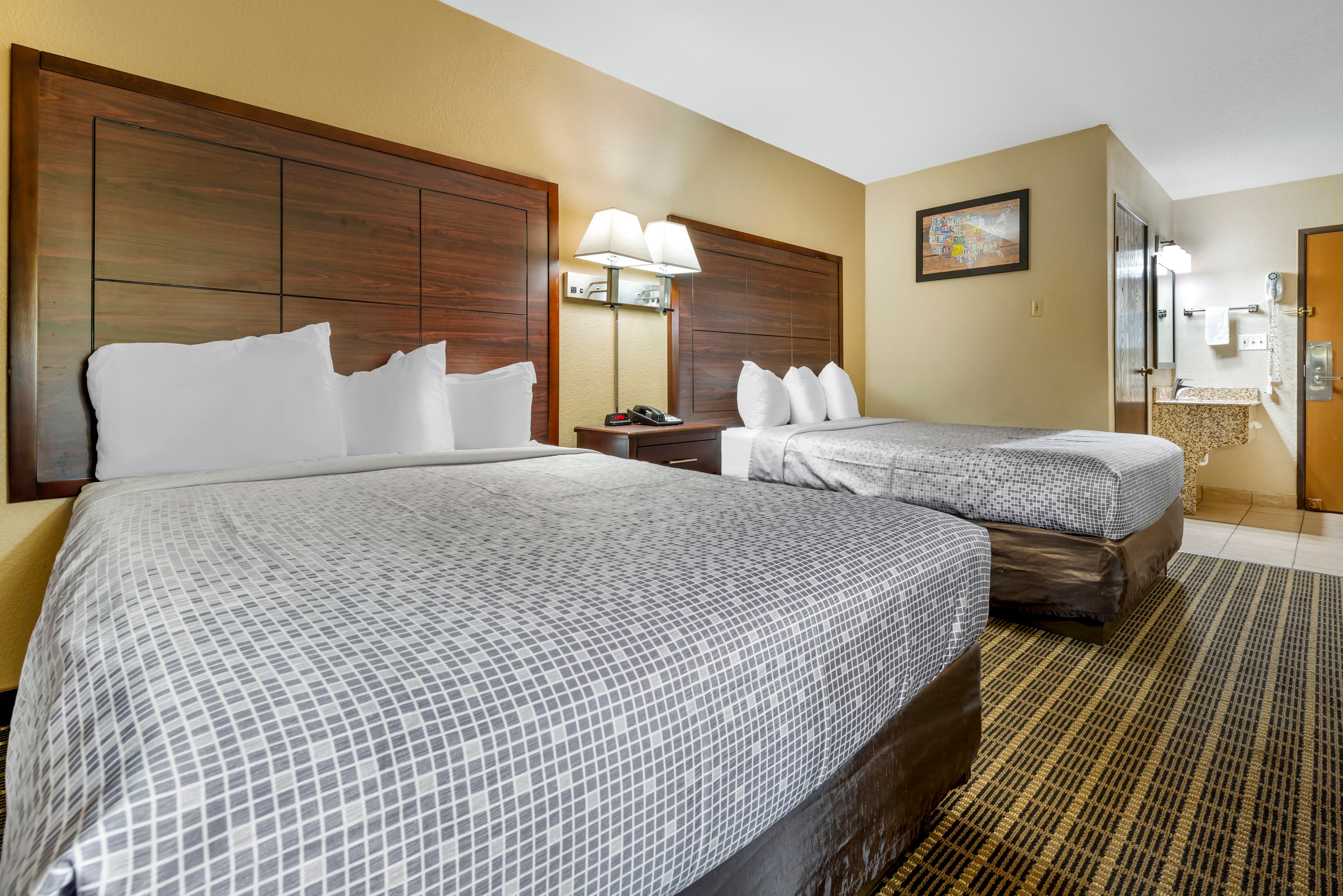 Econo Lodge La Crosse North — 10