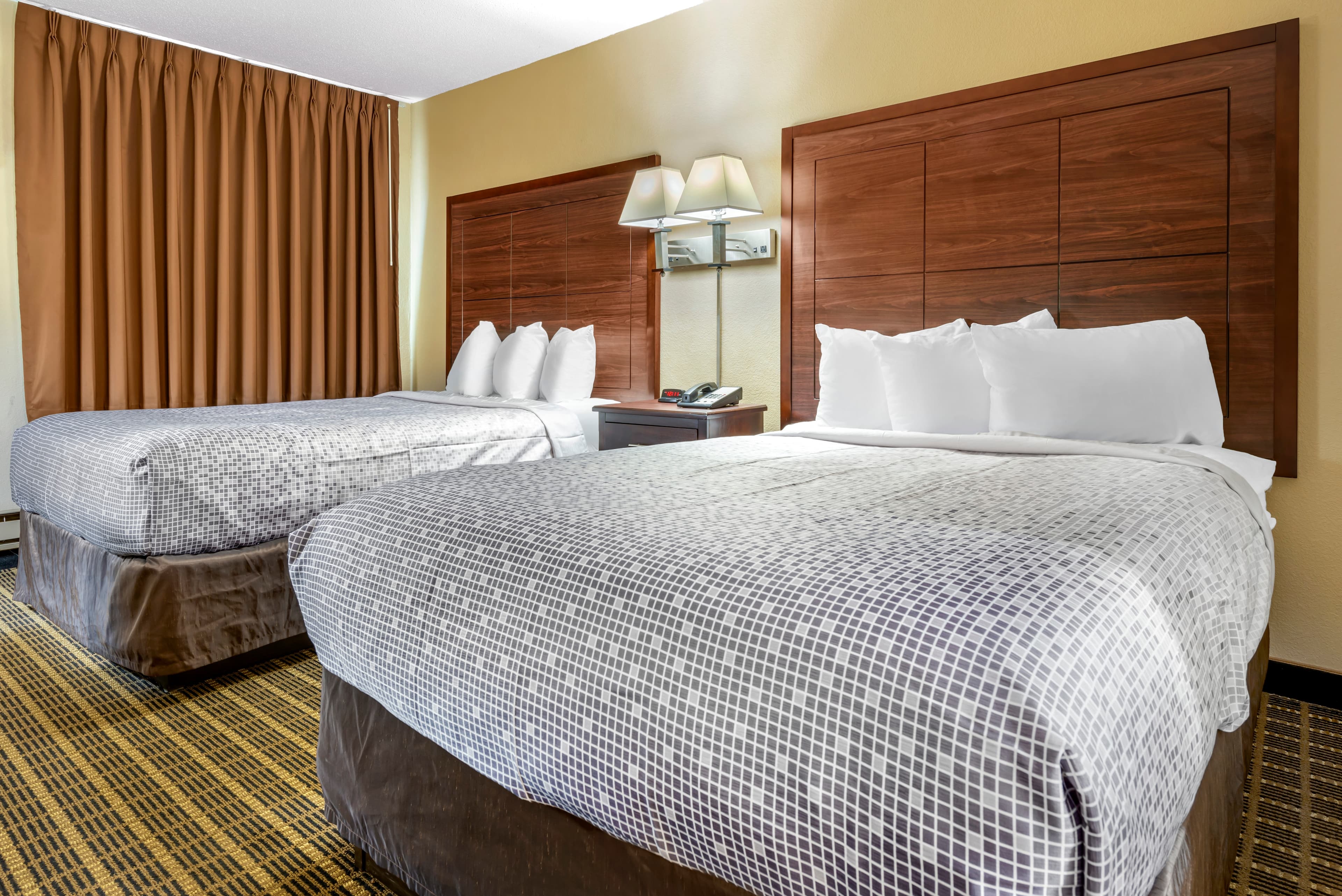 Econo Lodge La Crosse North — 14