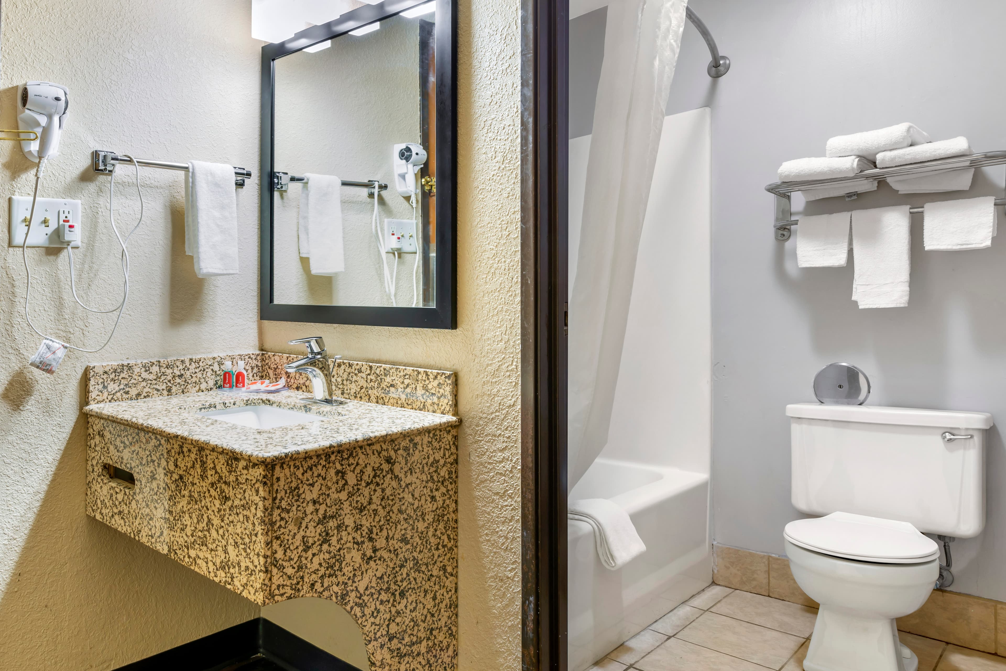 Econo Lodge La Crosse North — 24