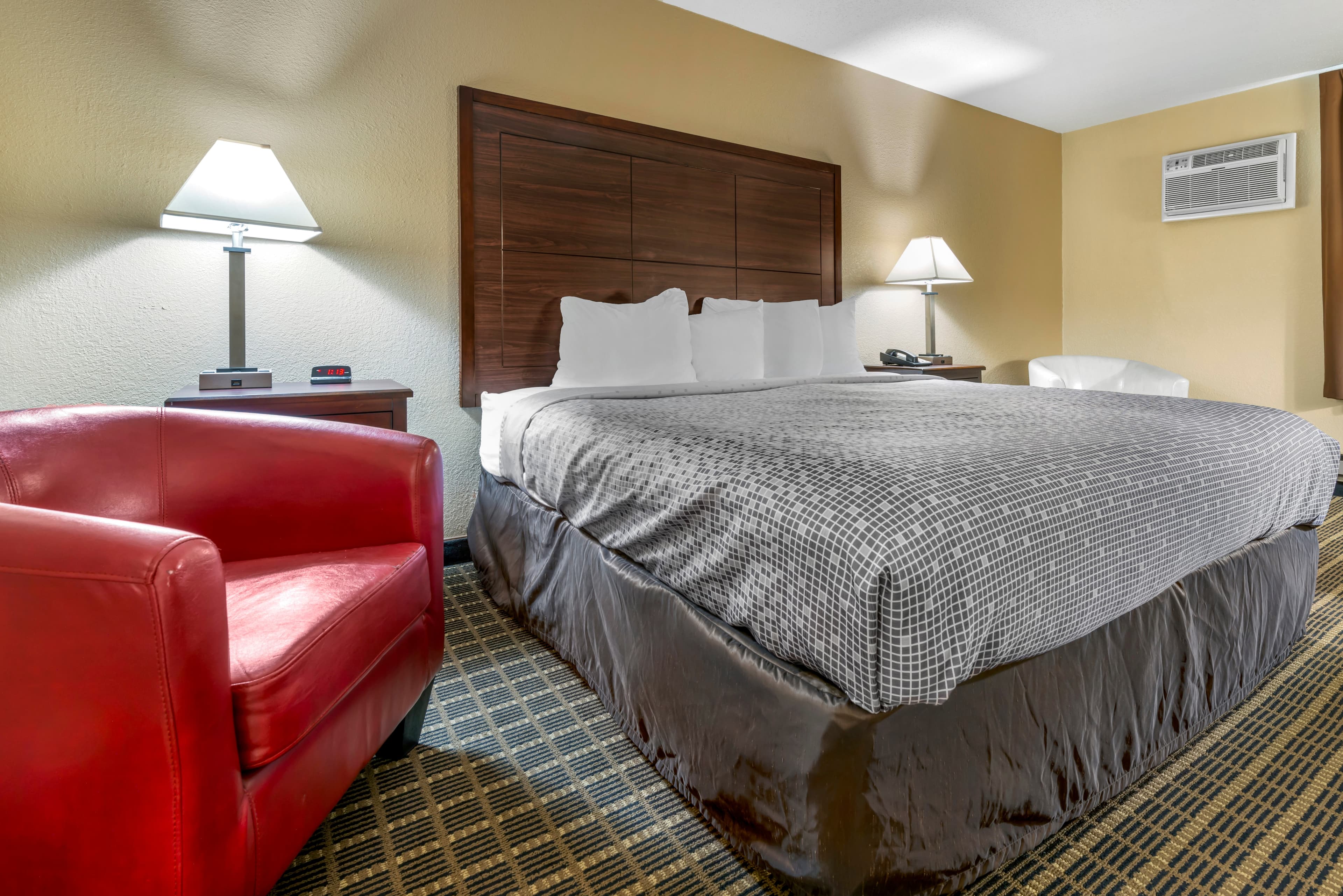 Econo Lodge La Crosse North — 25