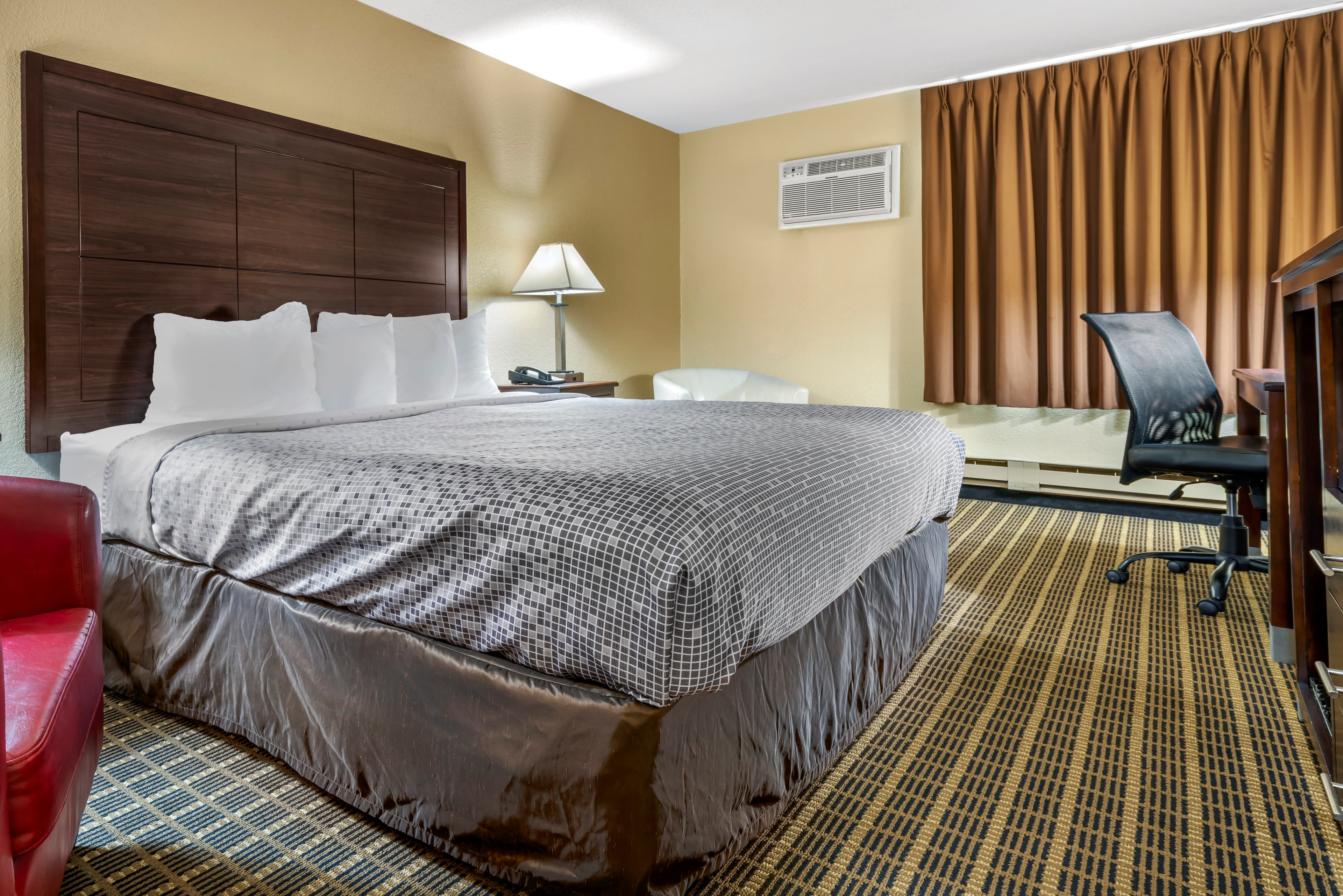 Econo Lodge La Crosse North — 29