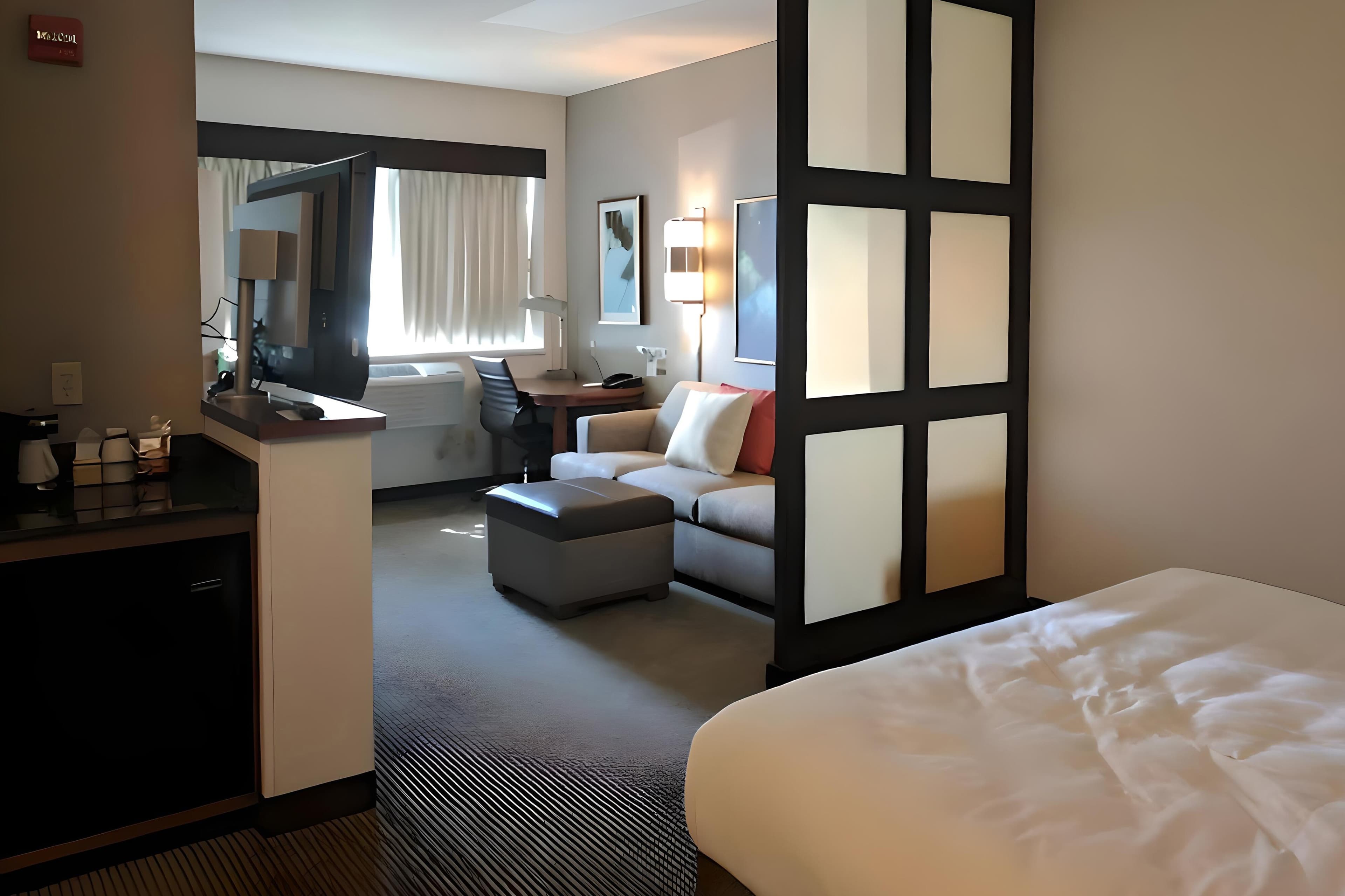 Comfort Suites Milwaukee West — 7
