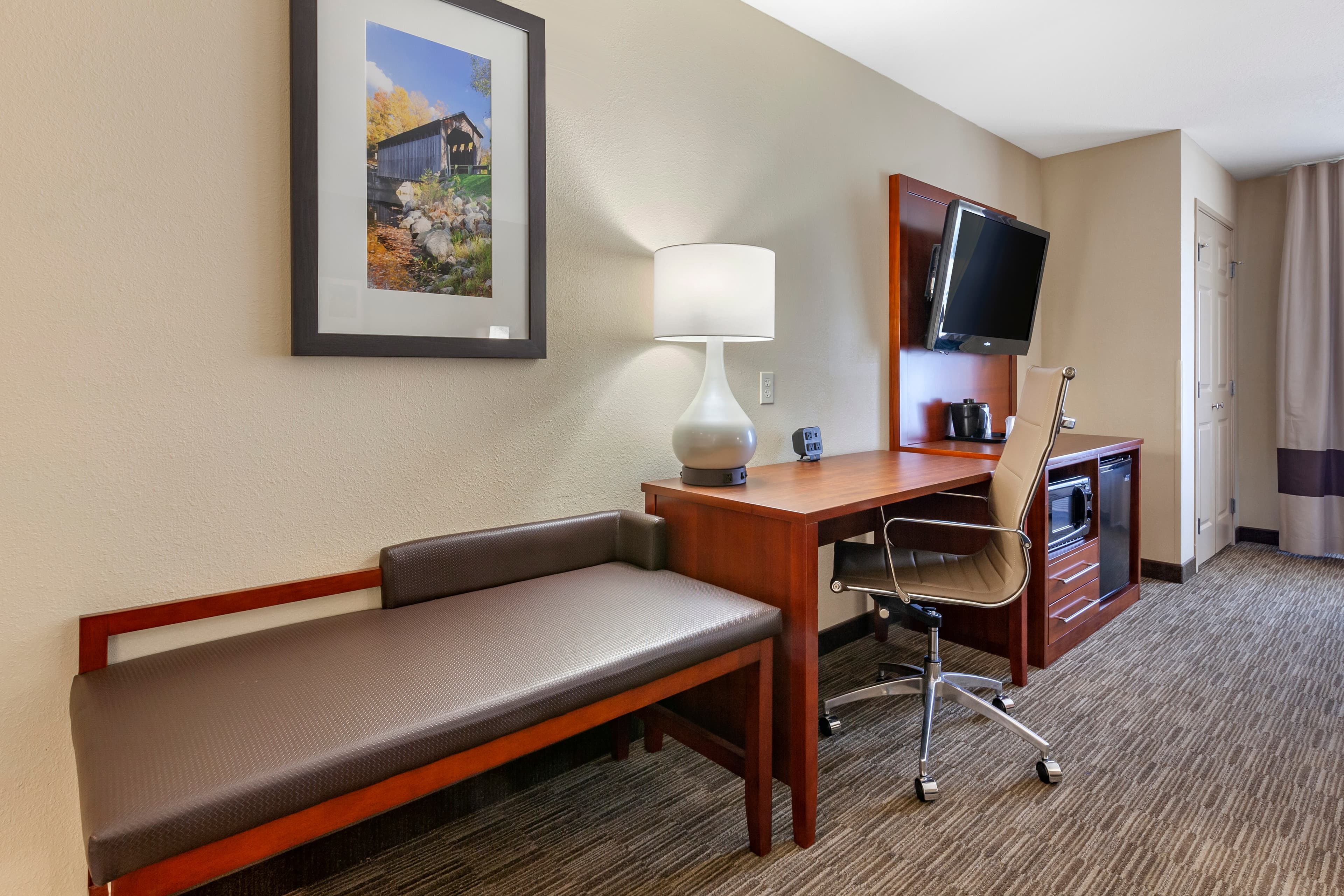 Comfort Suites Oshkosh West — 8