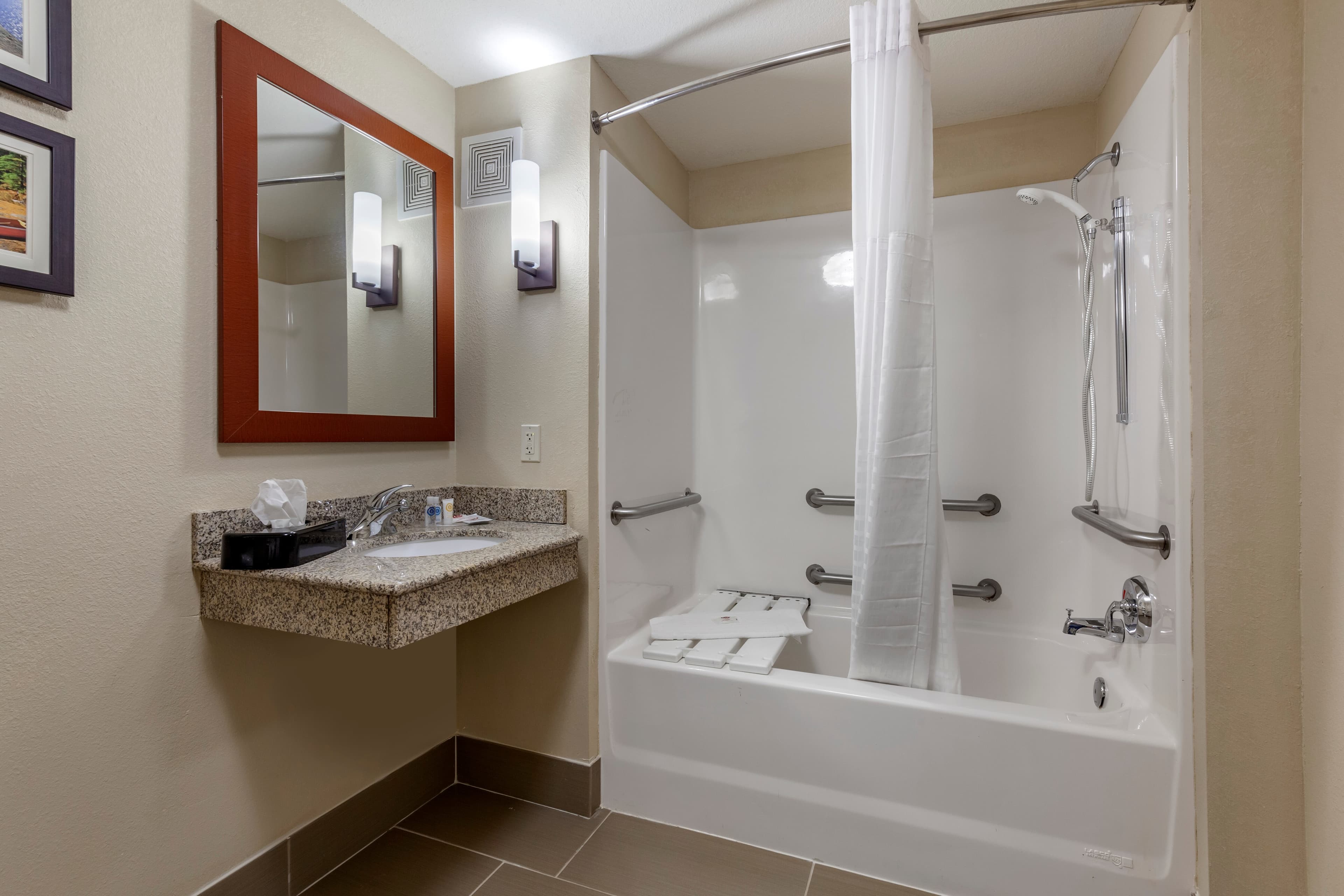 Comfort Suites Oshkosh West — 9