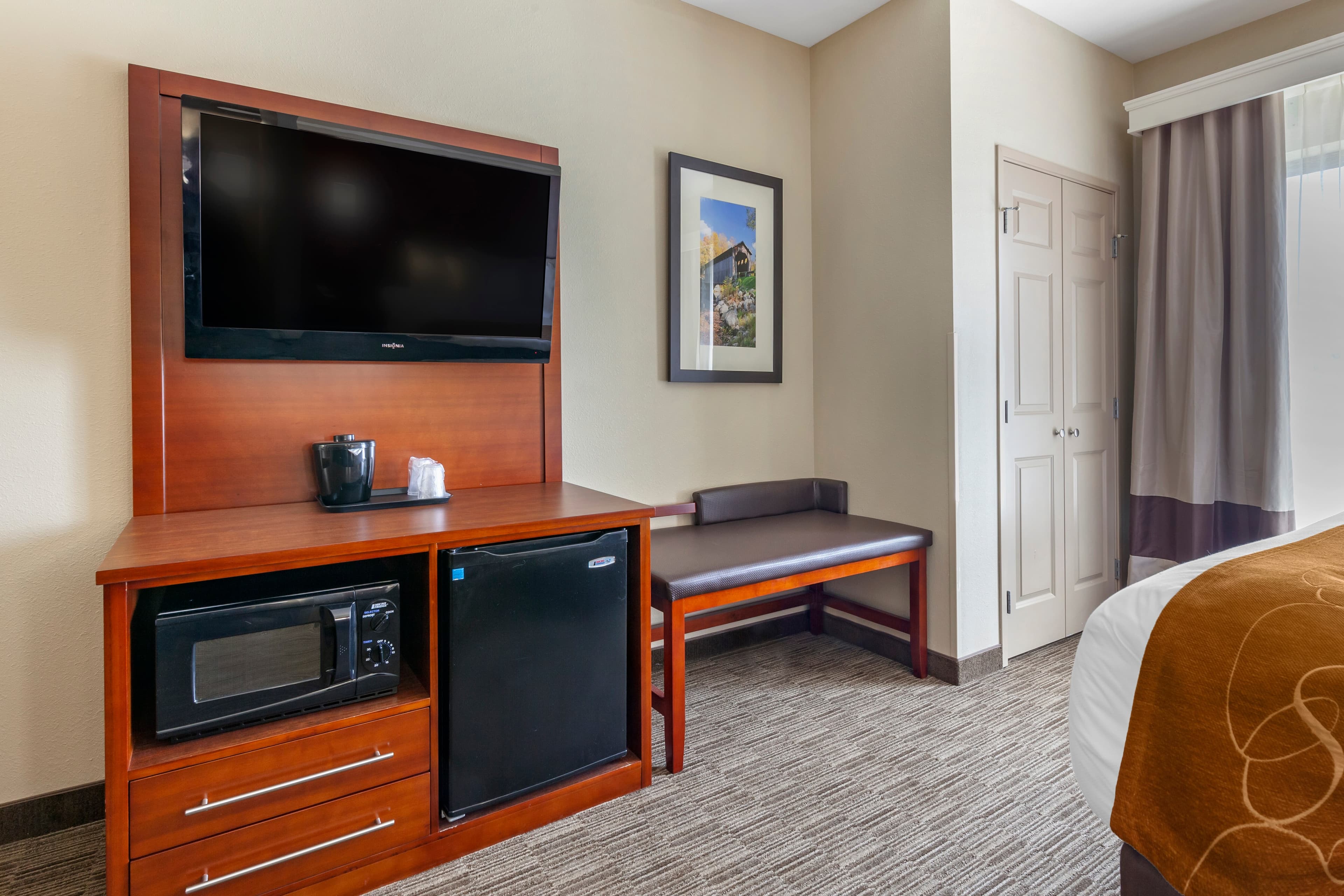 Comfort Suites Oshkosh West - Image 3