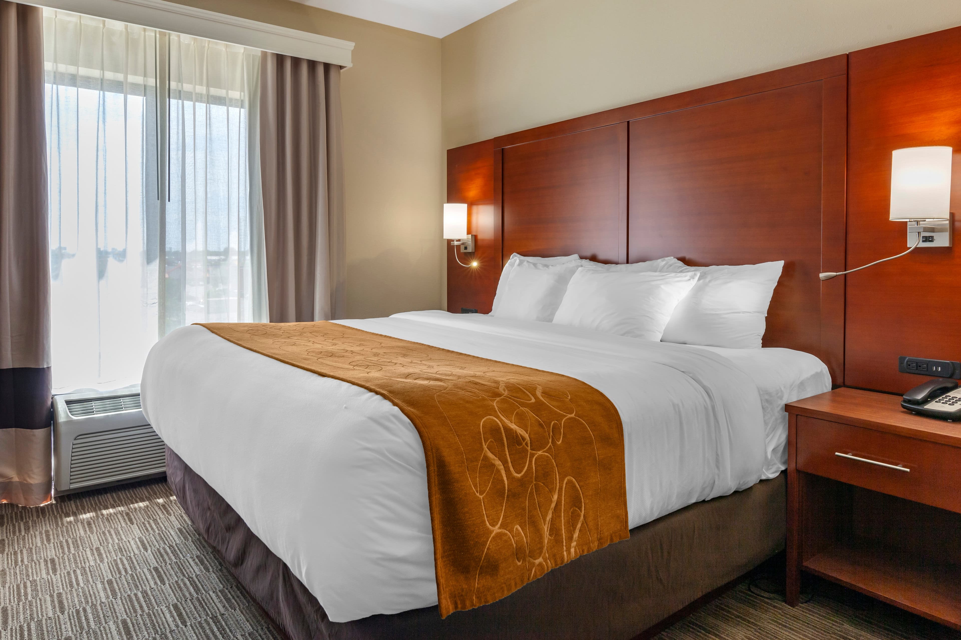 Comfort Suites Oshkosh West - Image 4
