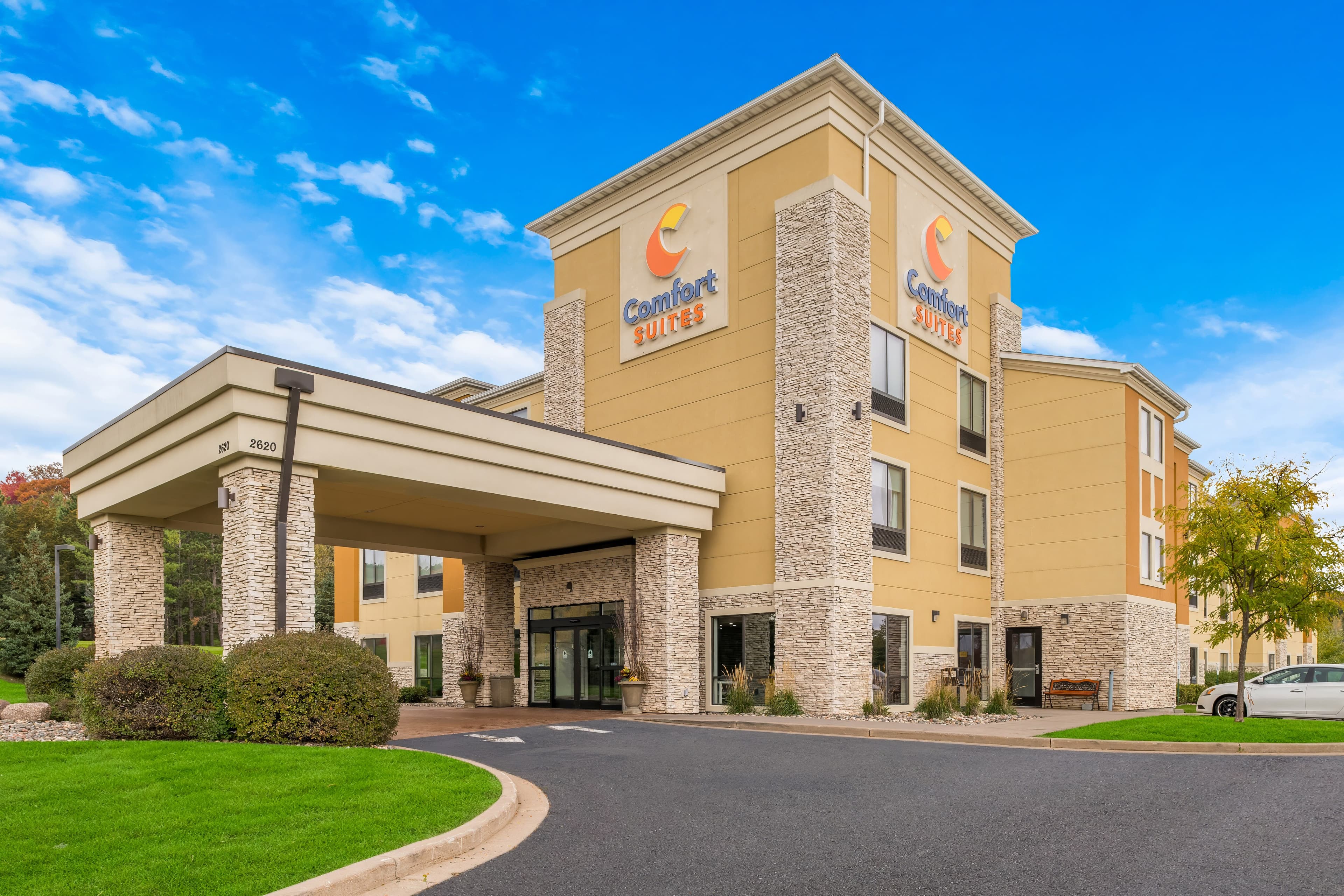 Comfort Suites Hudson I-94 - Image 1