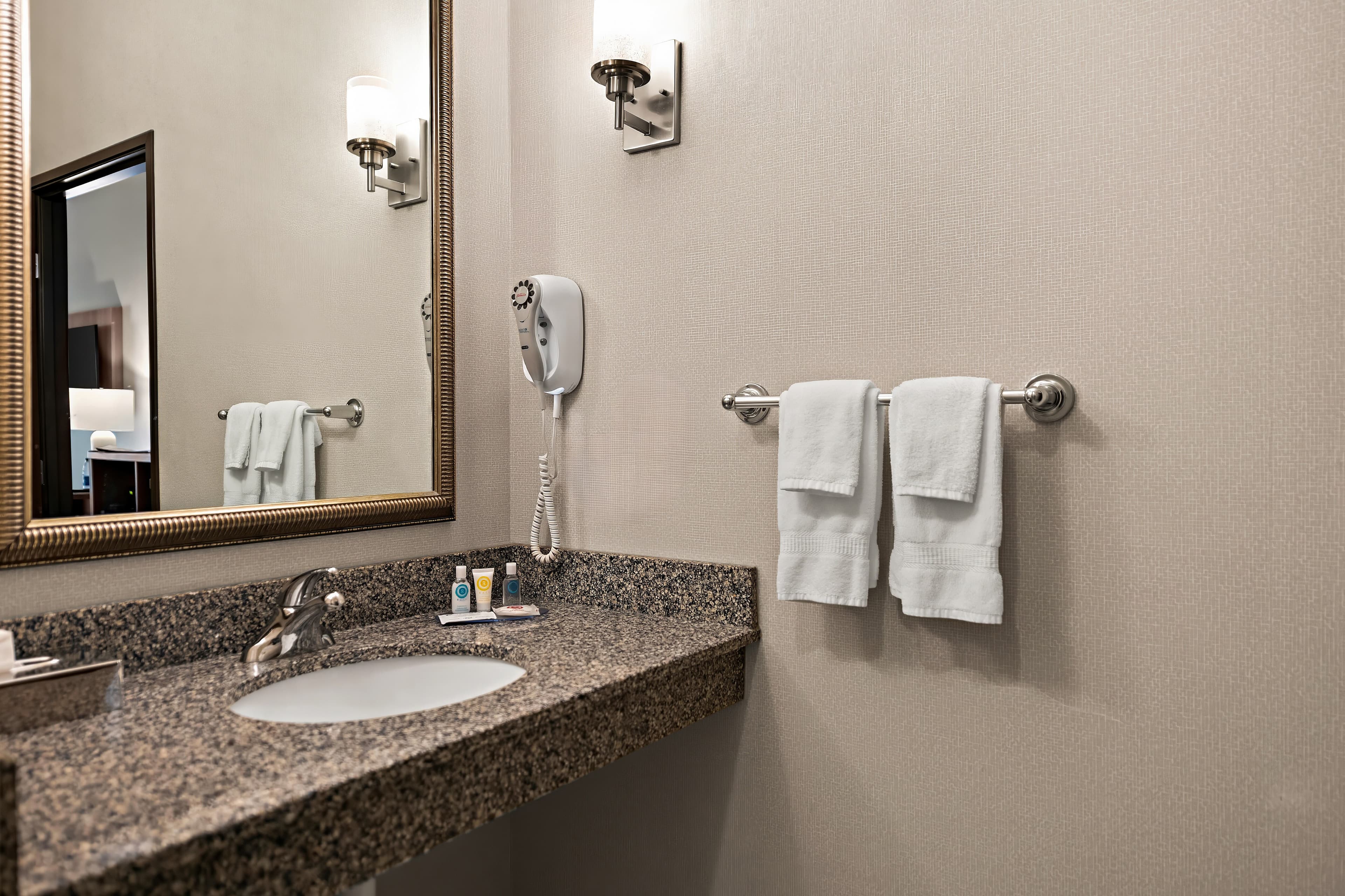 Comfort Suites Hudson I-94 - Image 5