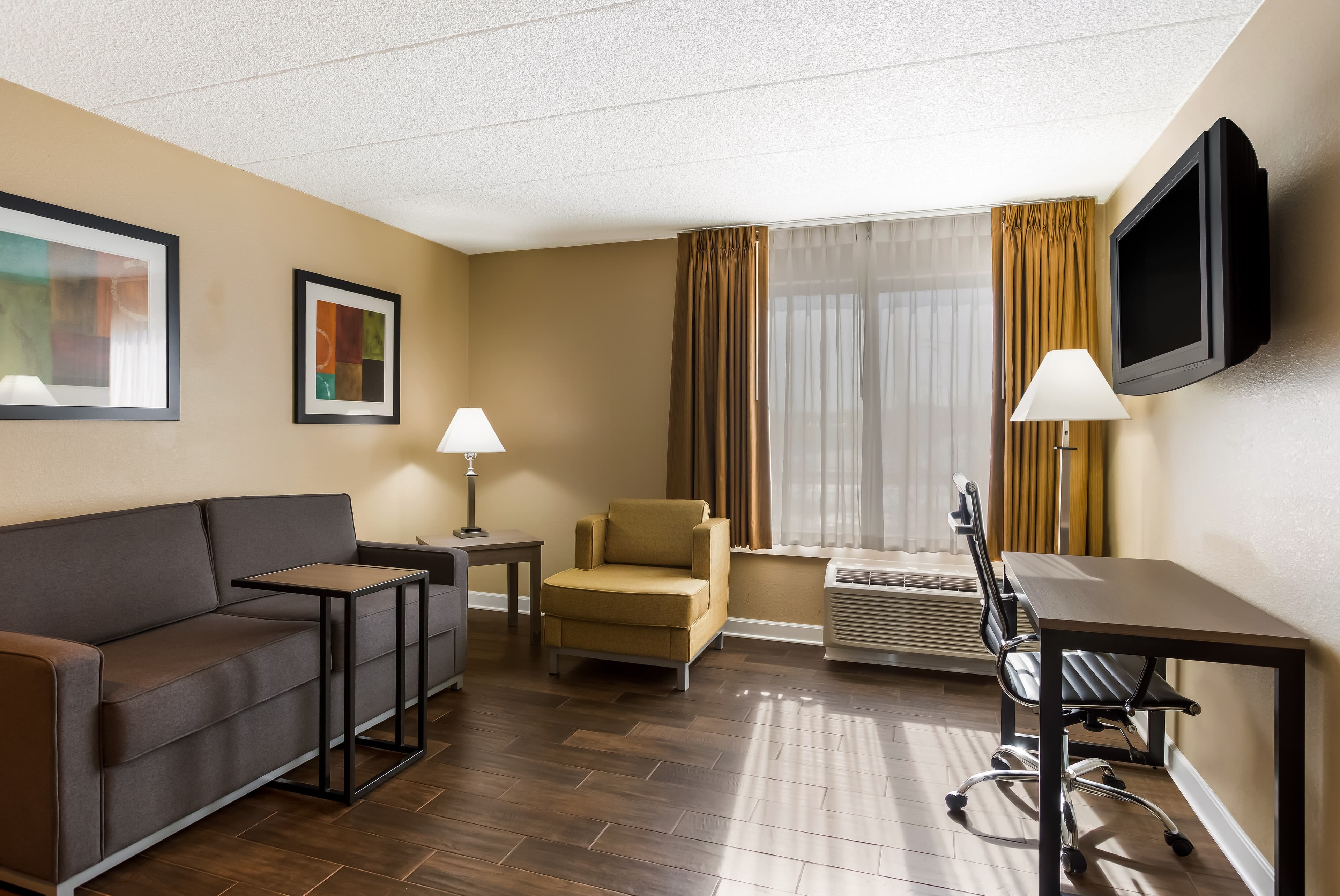 Quality Suites Milwaukee Airport — 11