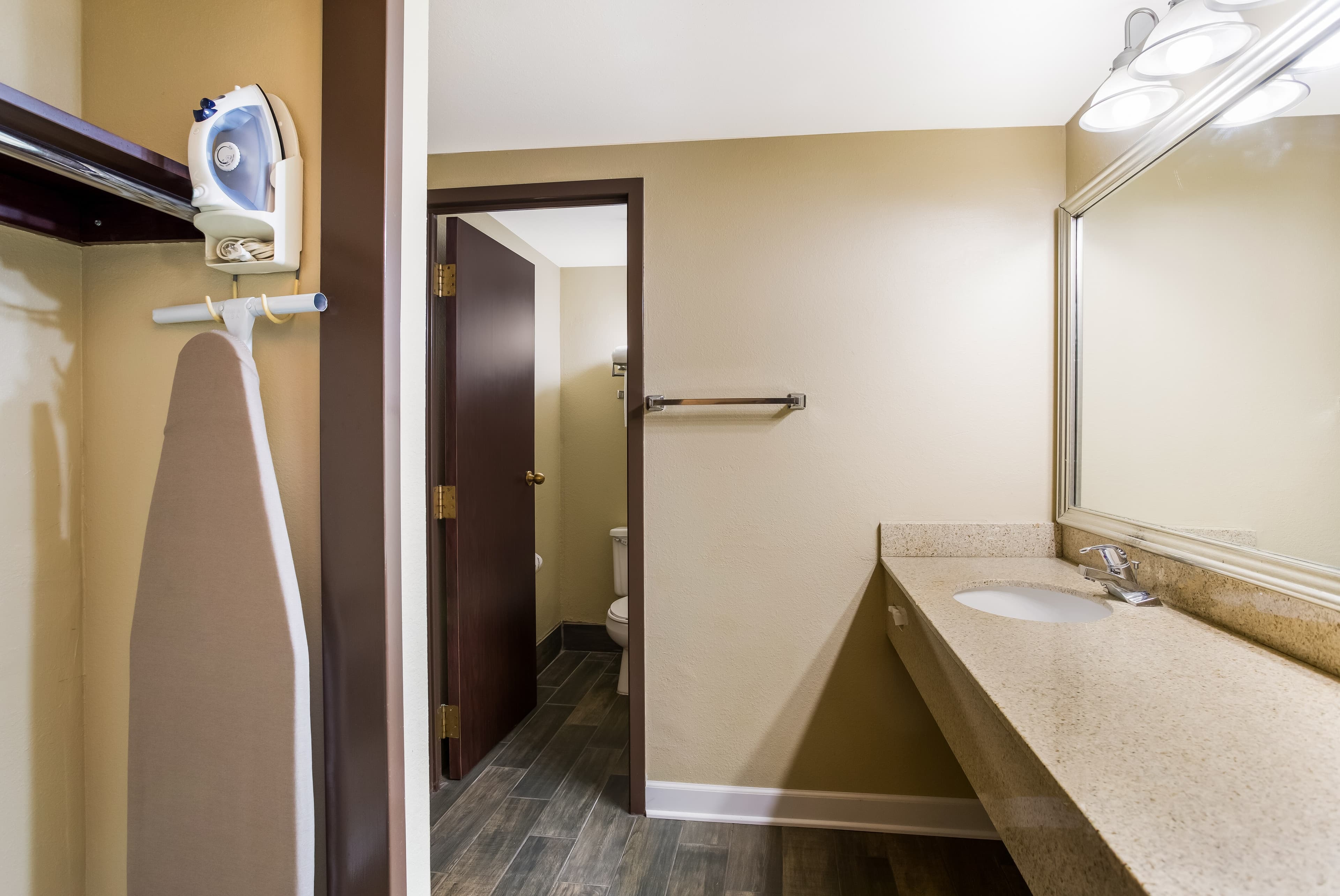 Quality Suites Milwaukee Airport — 10