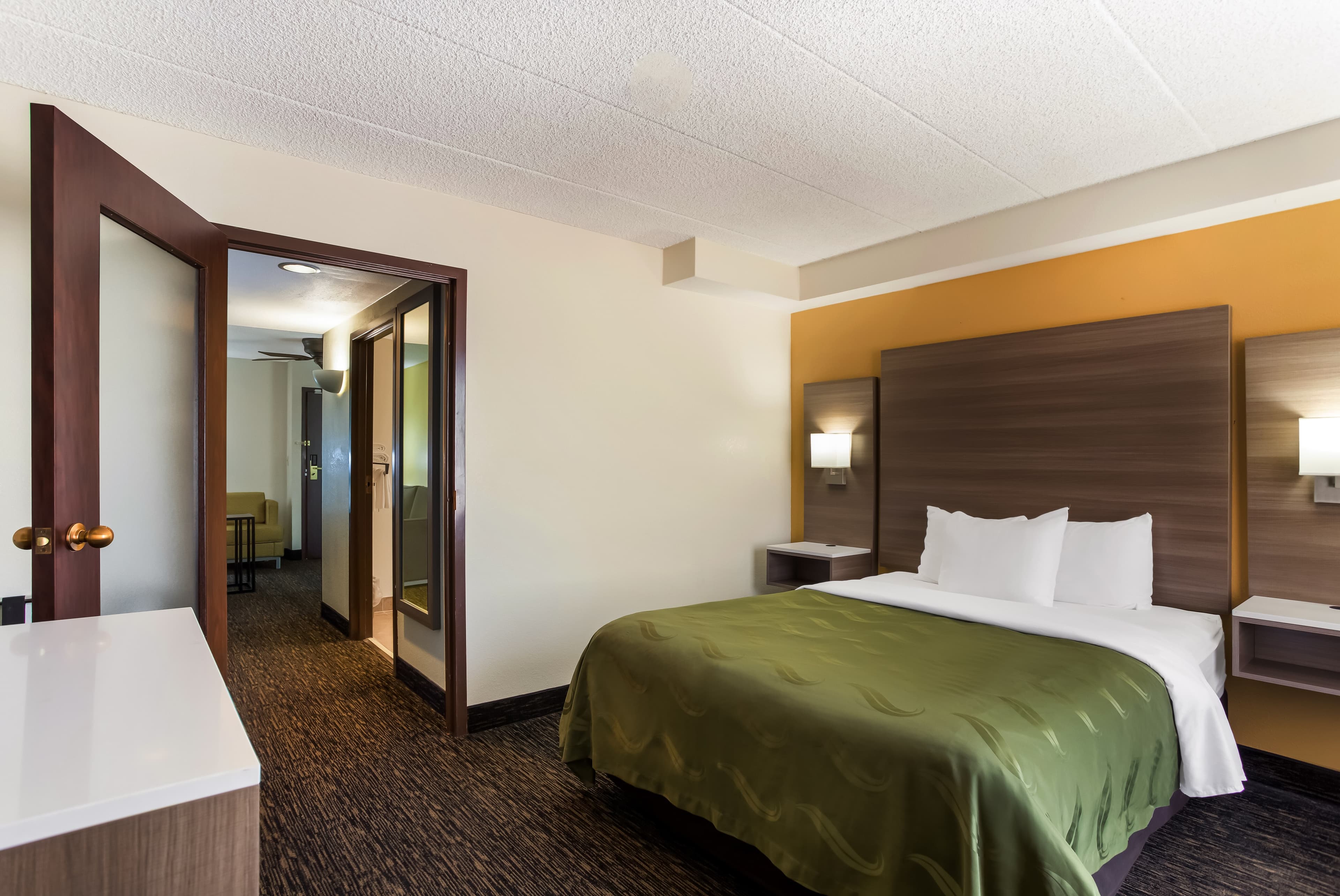 Quality Suites Milwaukee Airport — 6