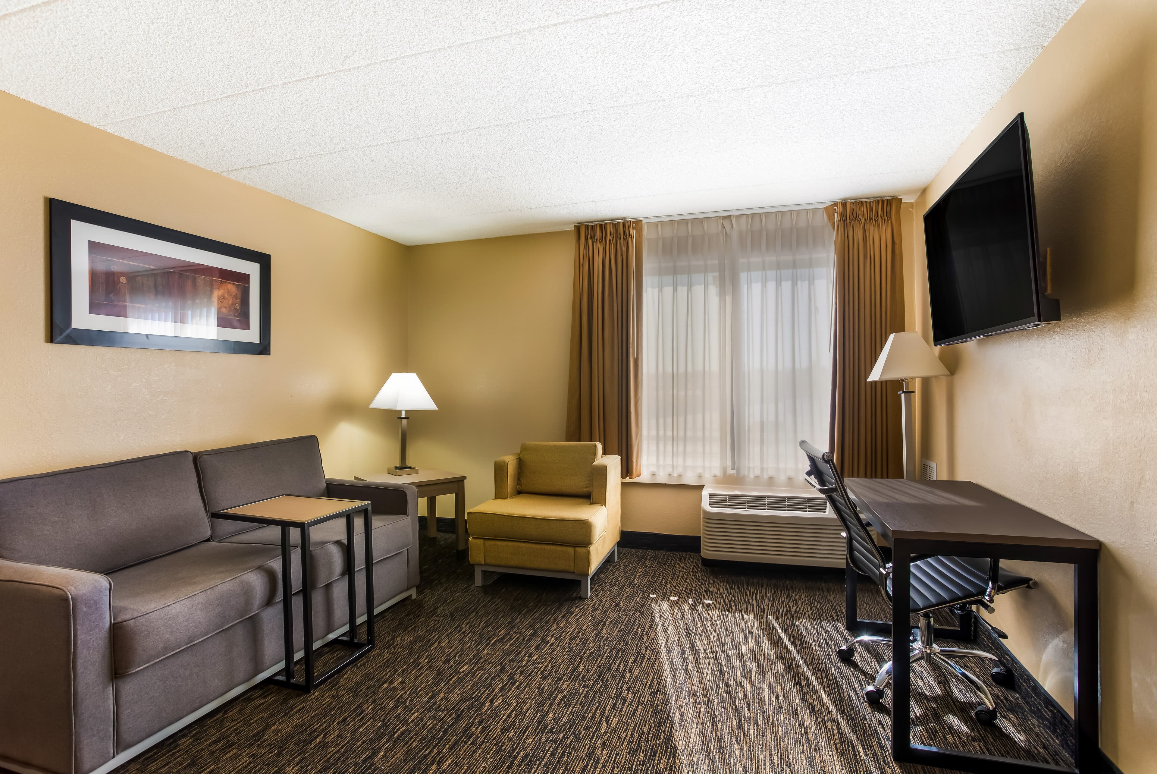 Quality Suites Milwaukee Airport — 8