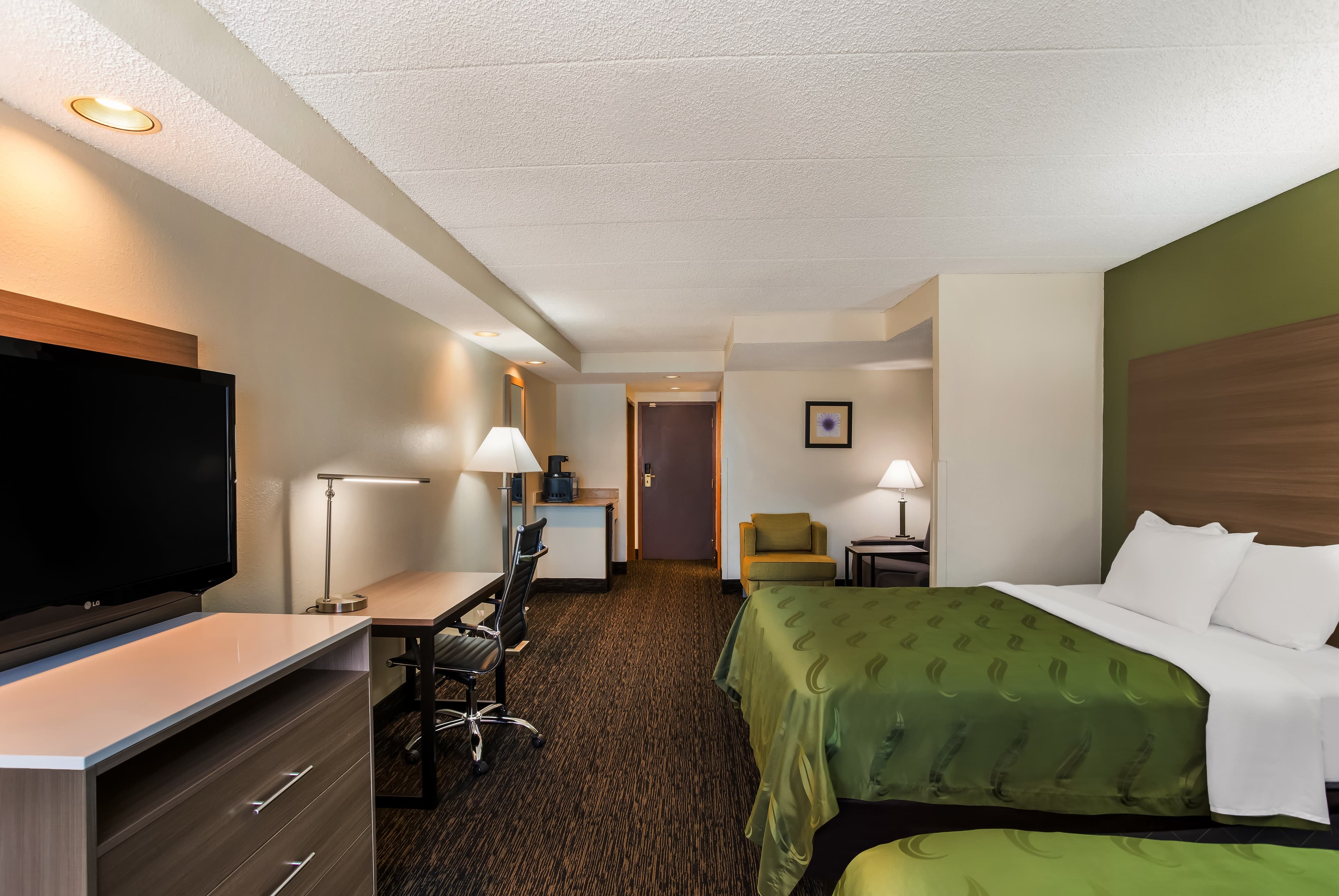 Quality Suites Milwaukee Airport — 17