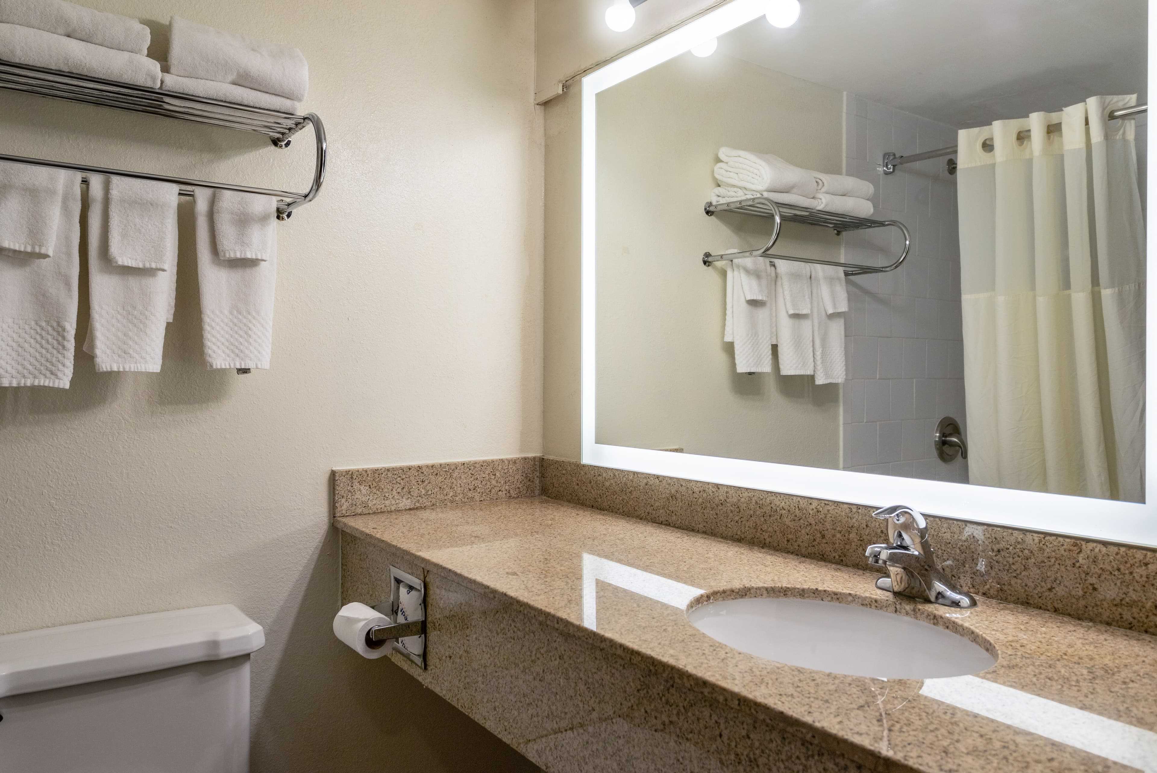 Quality Suites Milwaukee Airport — 18