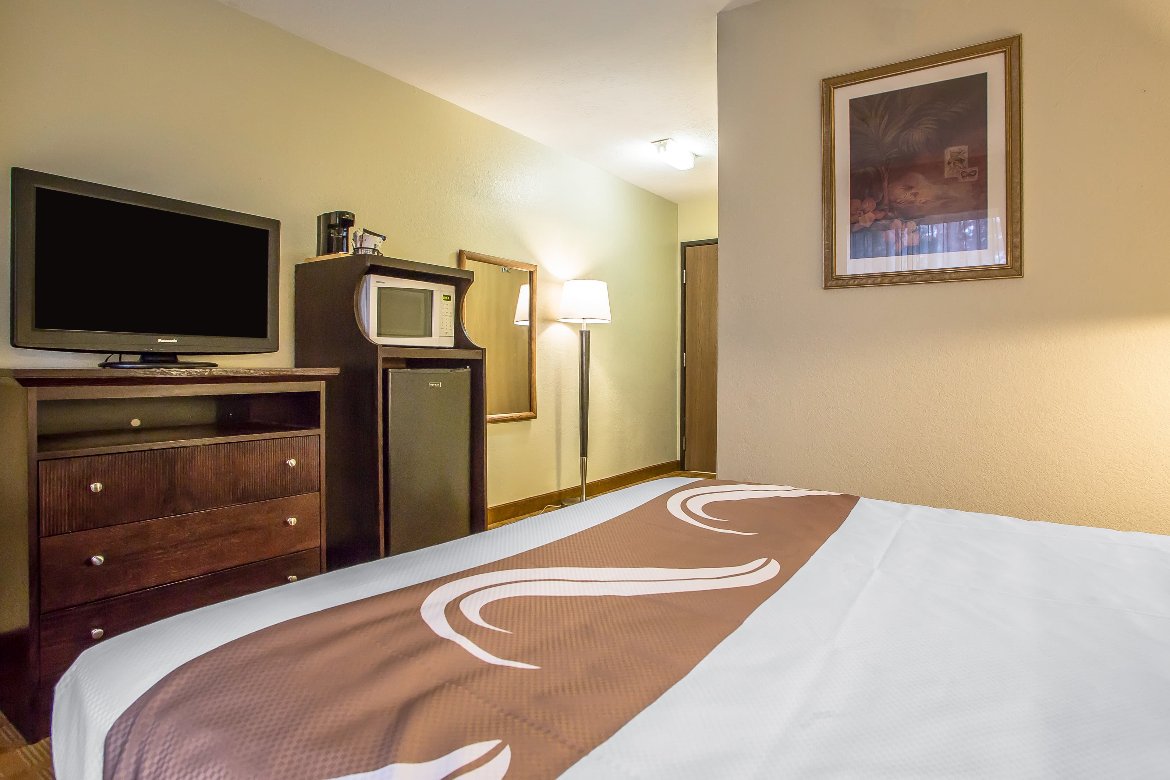 Quality Inn & Suites Marinette - Image 3