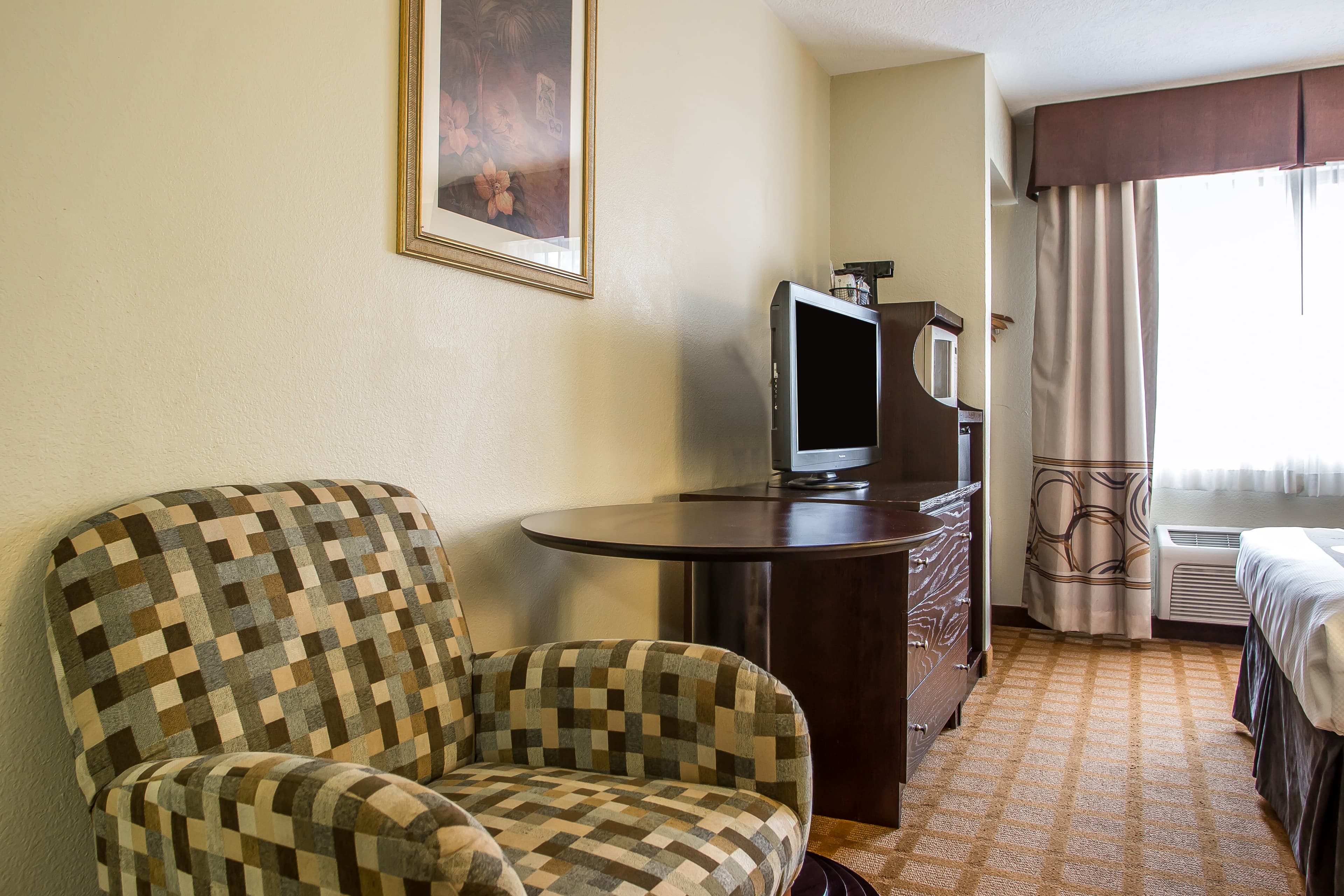 Quality Inn & Suites Marinette — 11