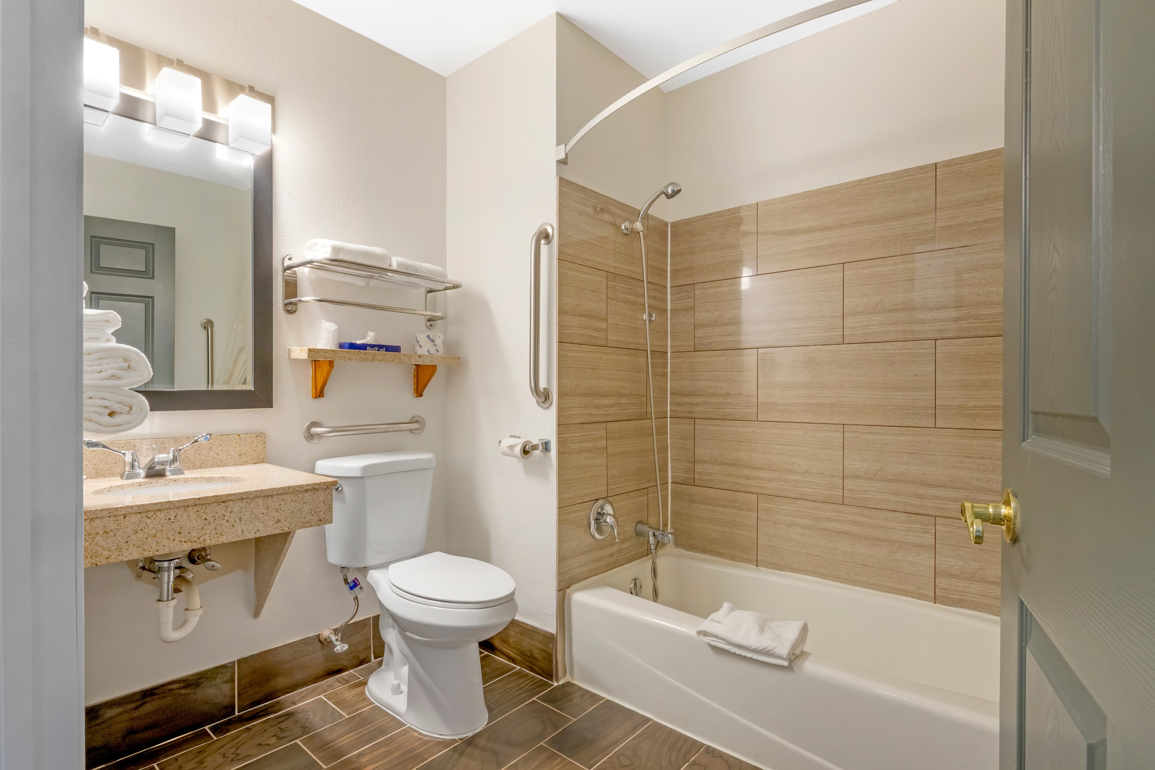 Quality Inn Mauston I-90 - Image 5