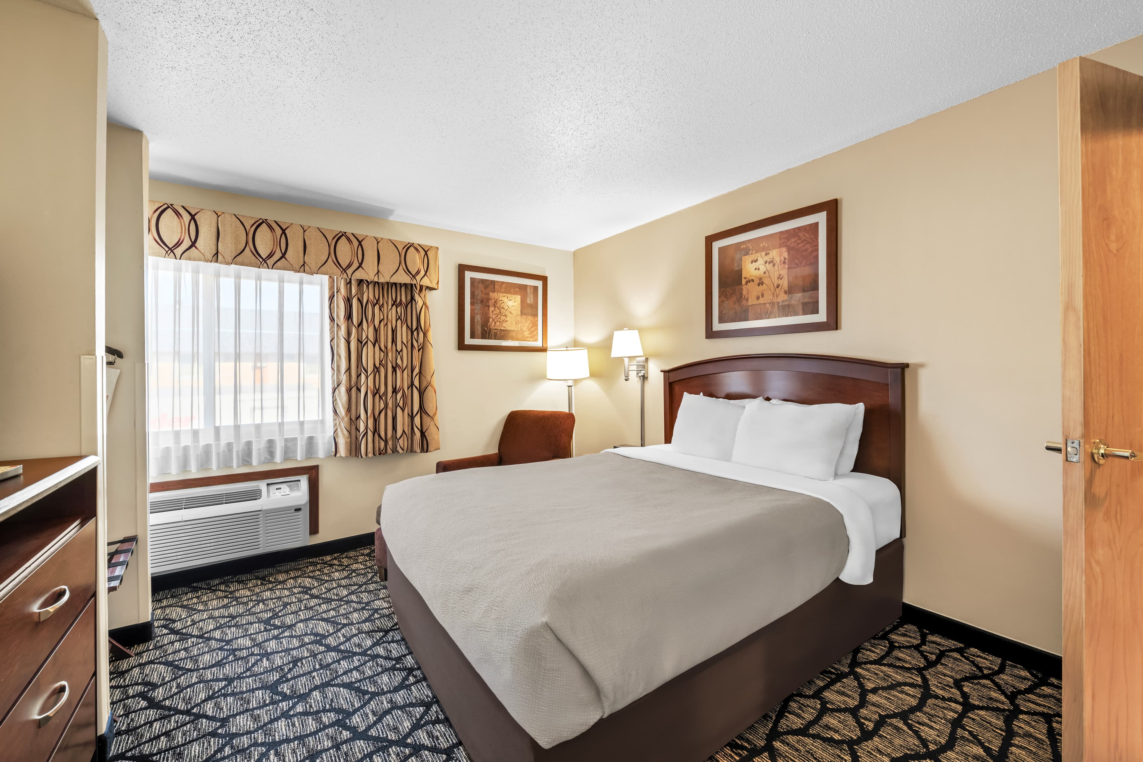 Quality Inn La Crosse North - Image 2