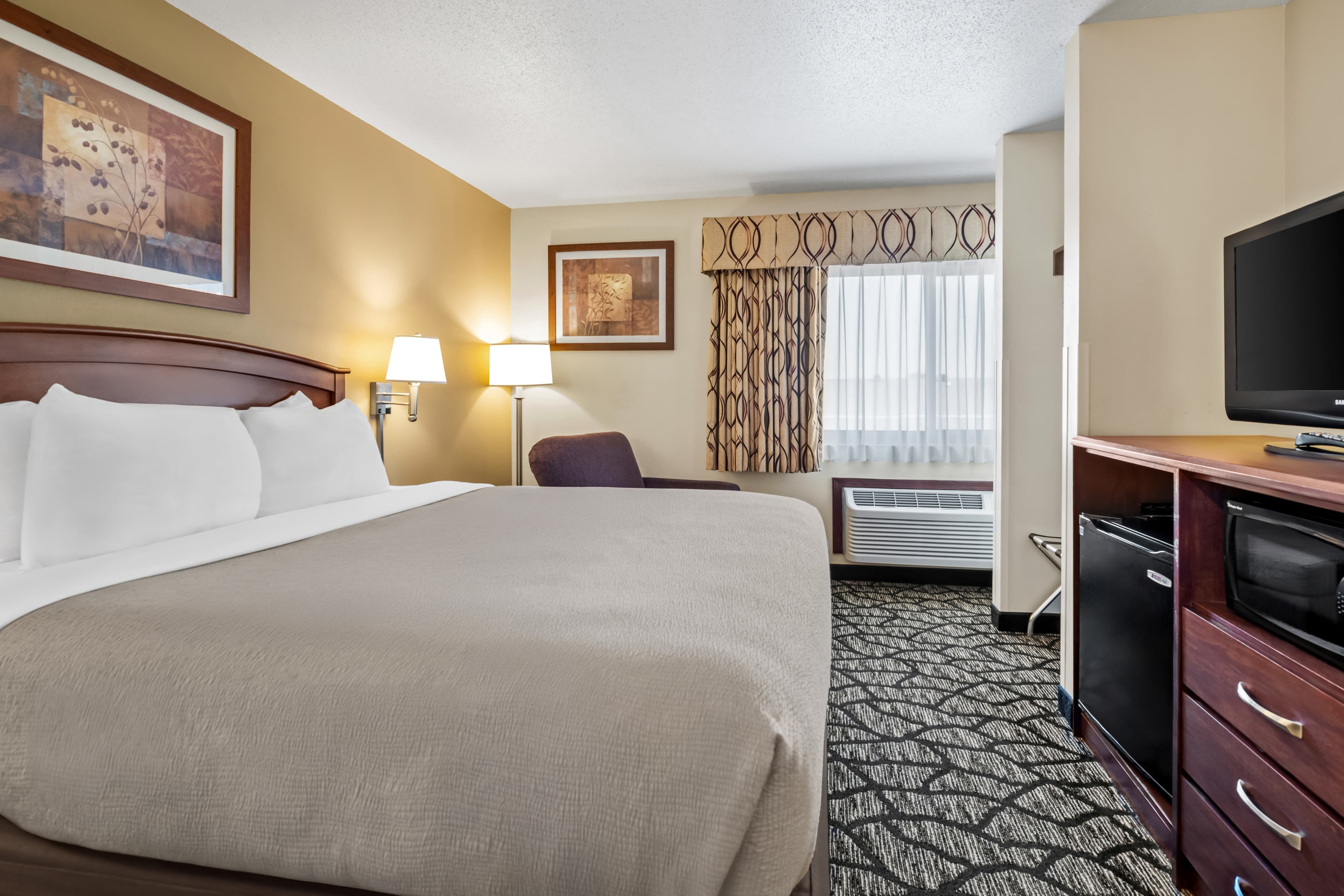 Quality Inn La Crosse North - Image 1