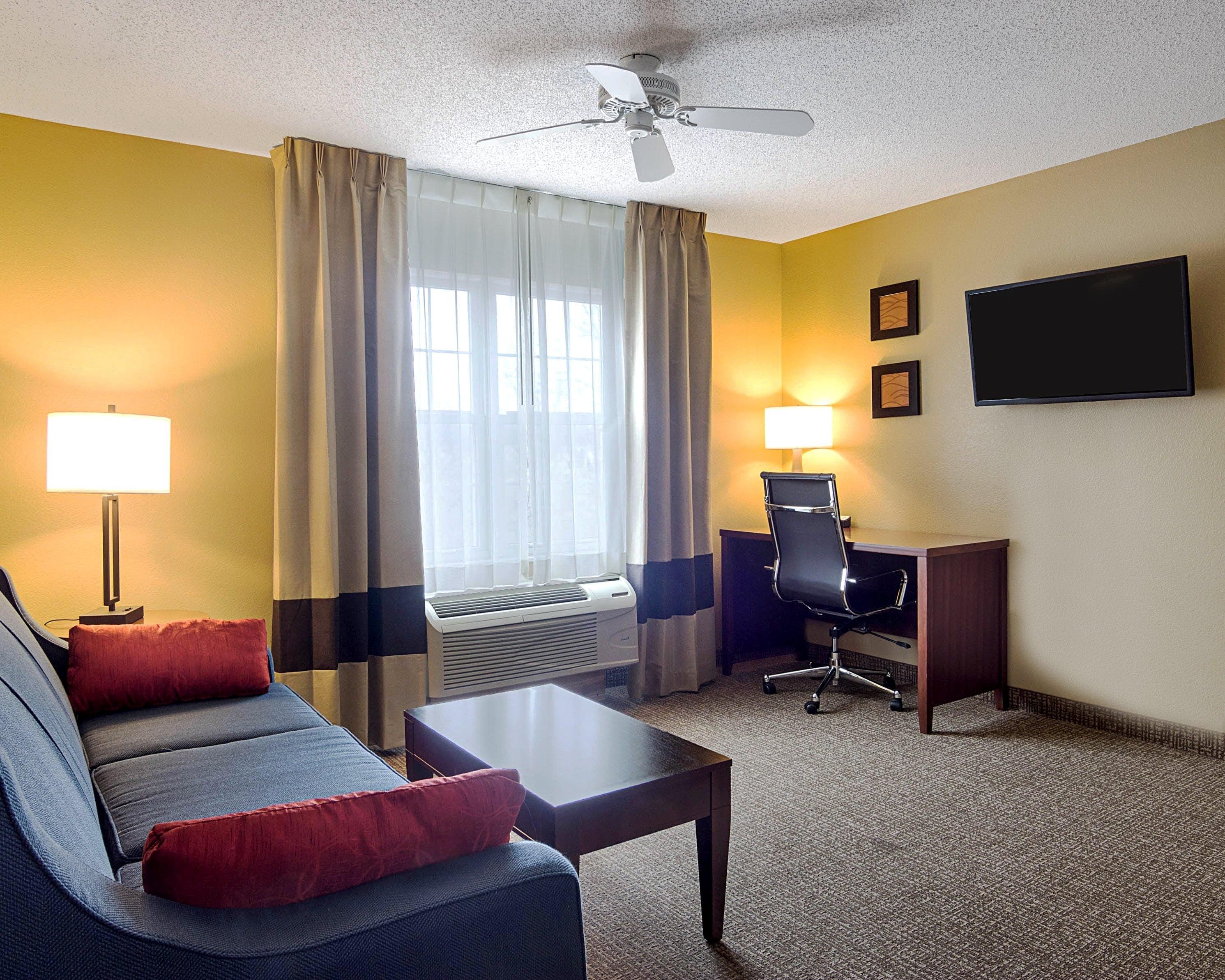 Comfort Inn & Suites Grafton-Cedarburg — 9
