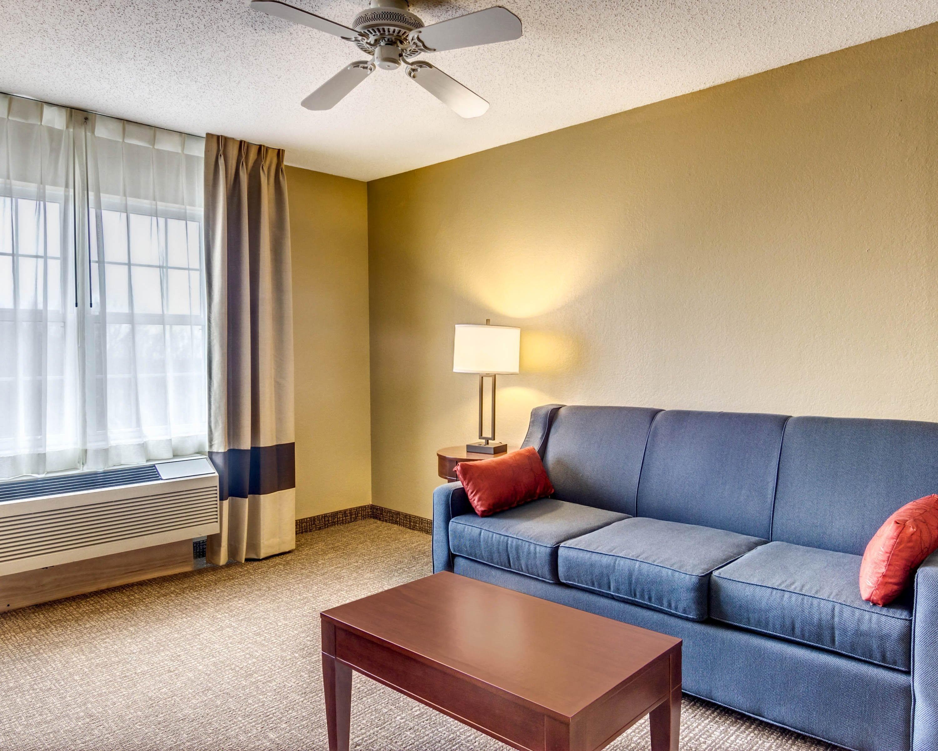 Comfort Inn & Suites Grafton-Cedarburg — 11