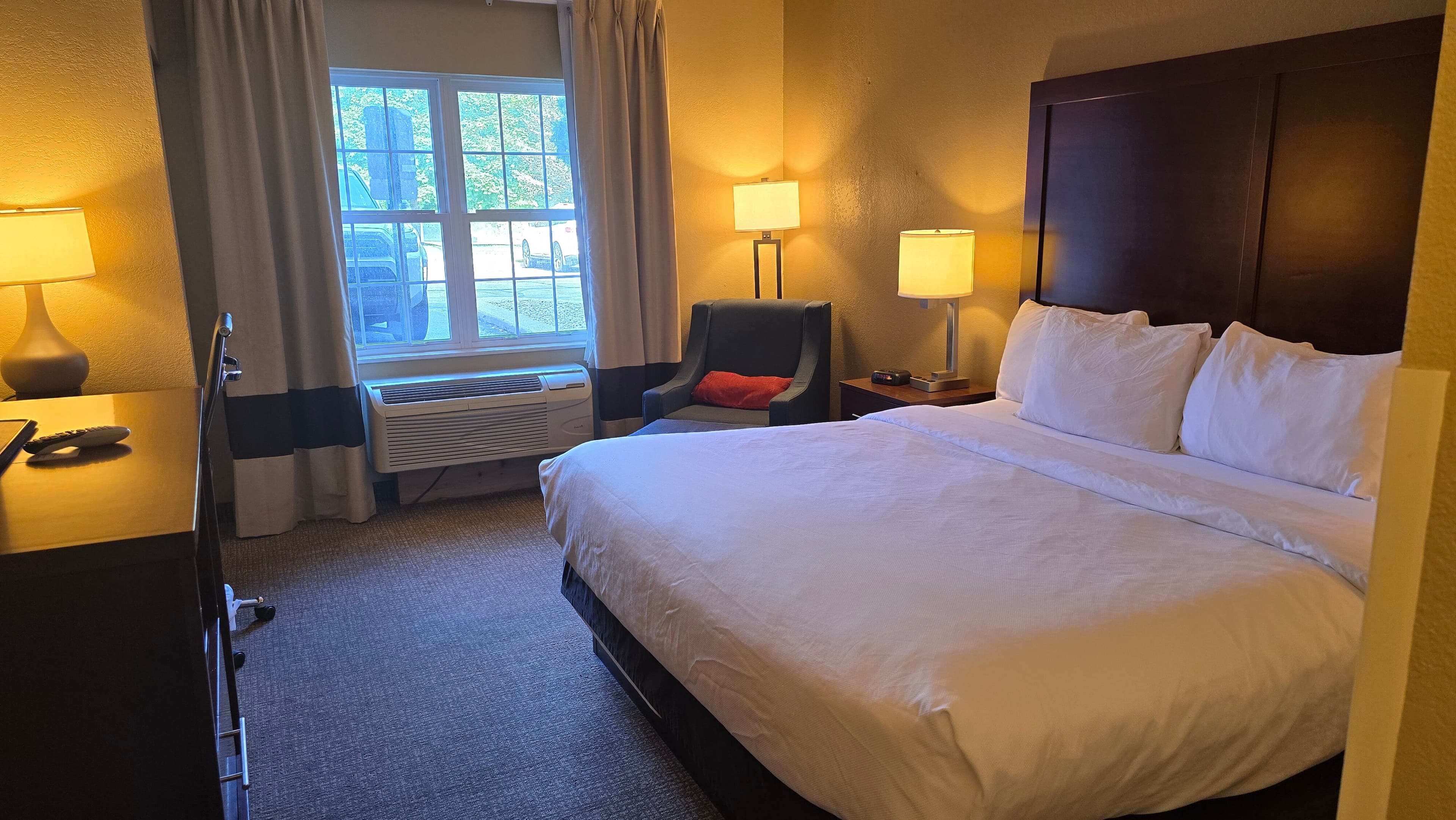 Comfort Inn & Suites Grafton-Cedarburg - Image 2