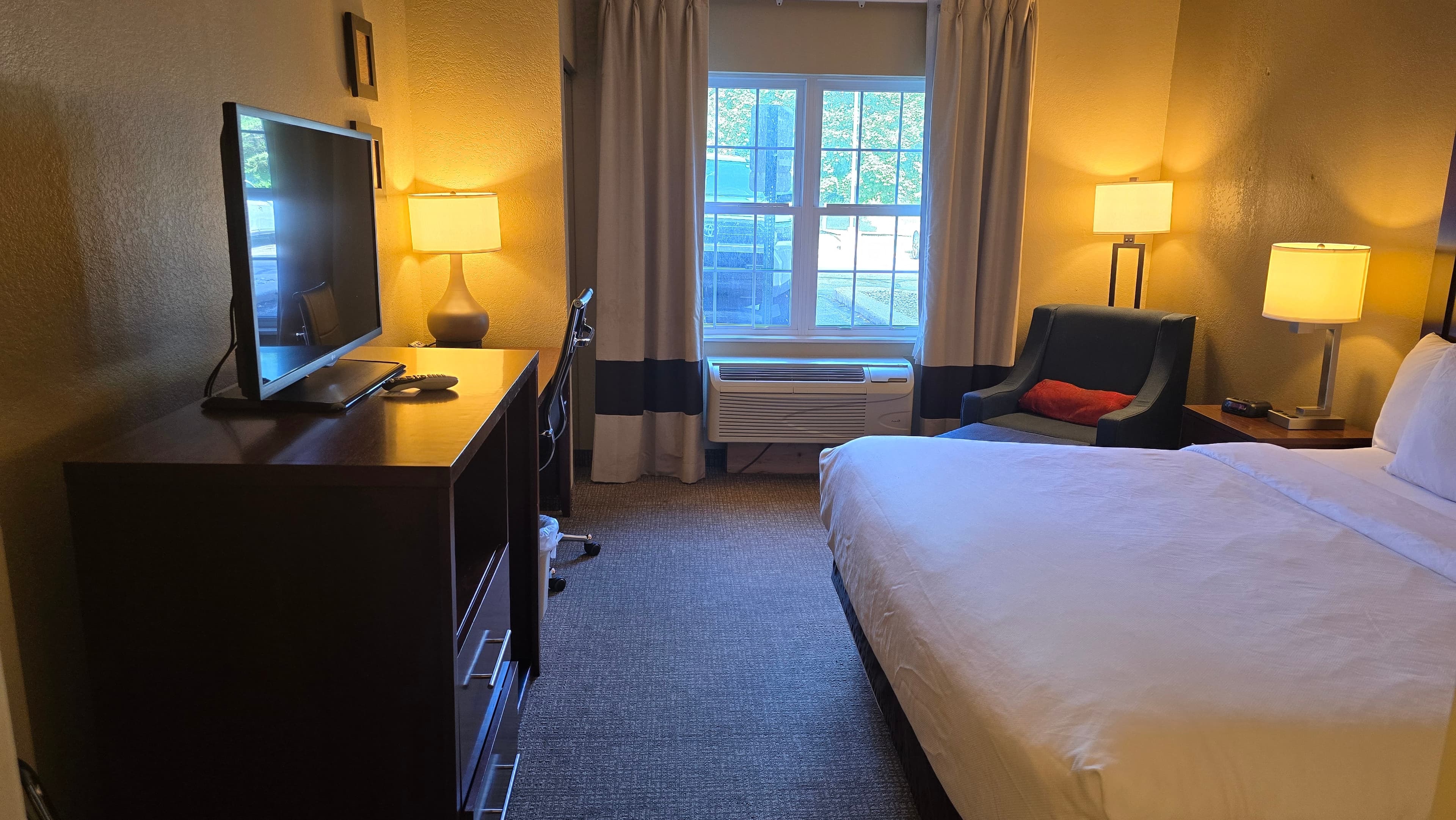 Comfort Inn & Suites Grafton-Cedarburg - Image 3