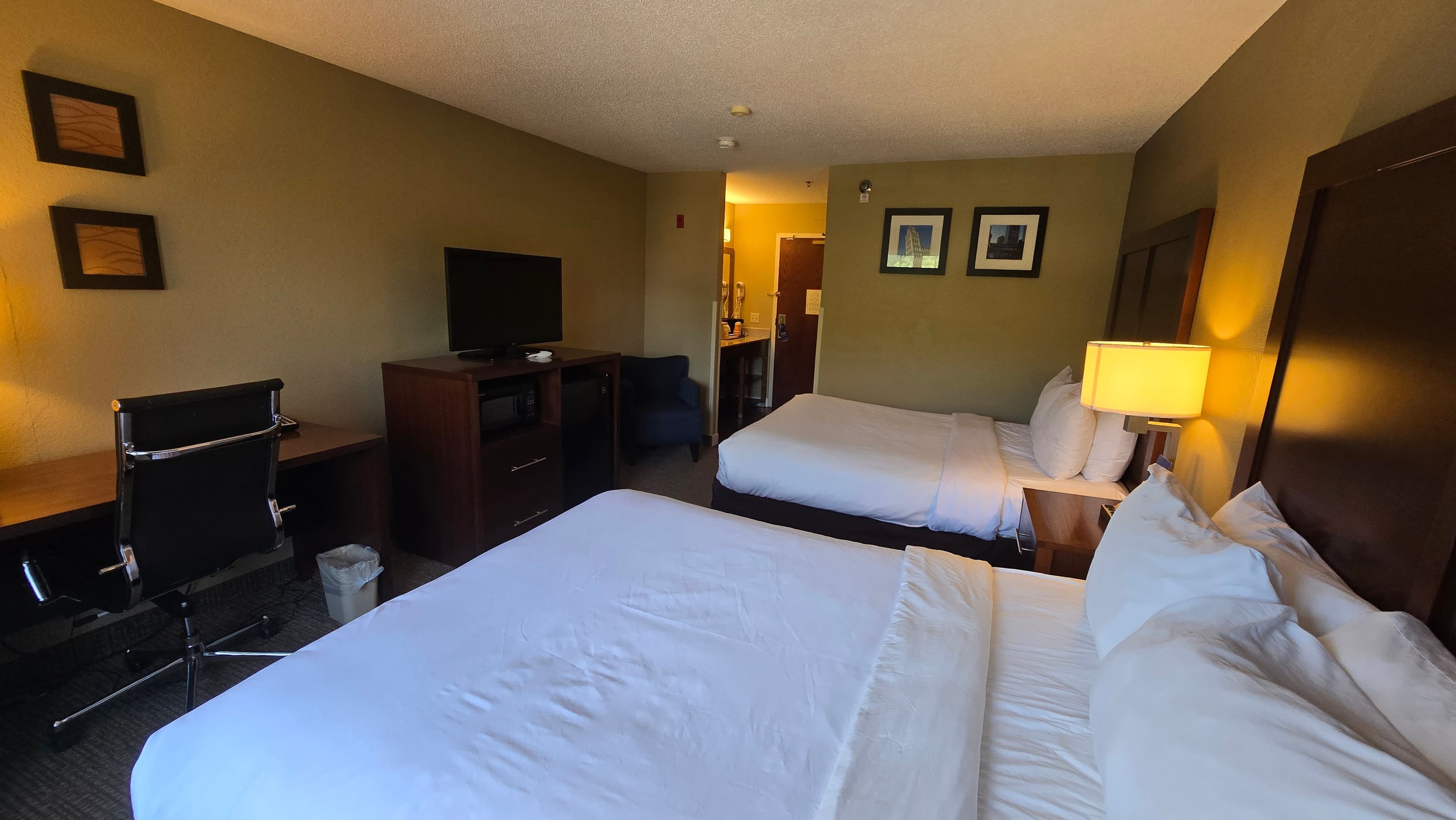 Comfort Inn & Suites Grafton-Cedarburg - Image 4