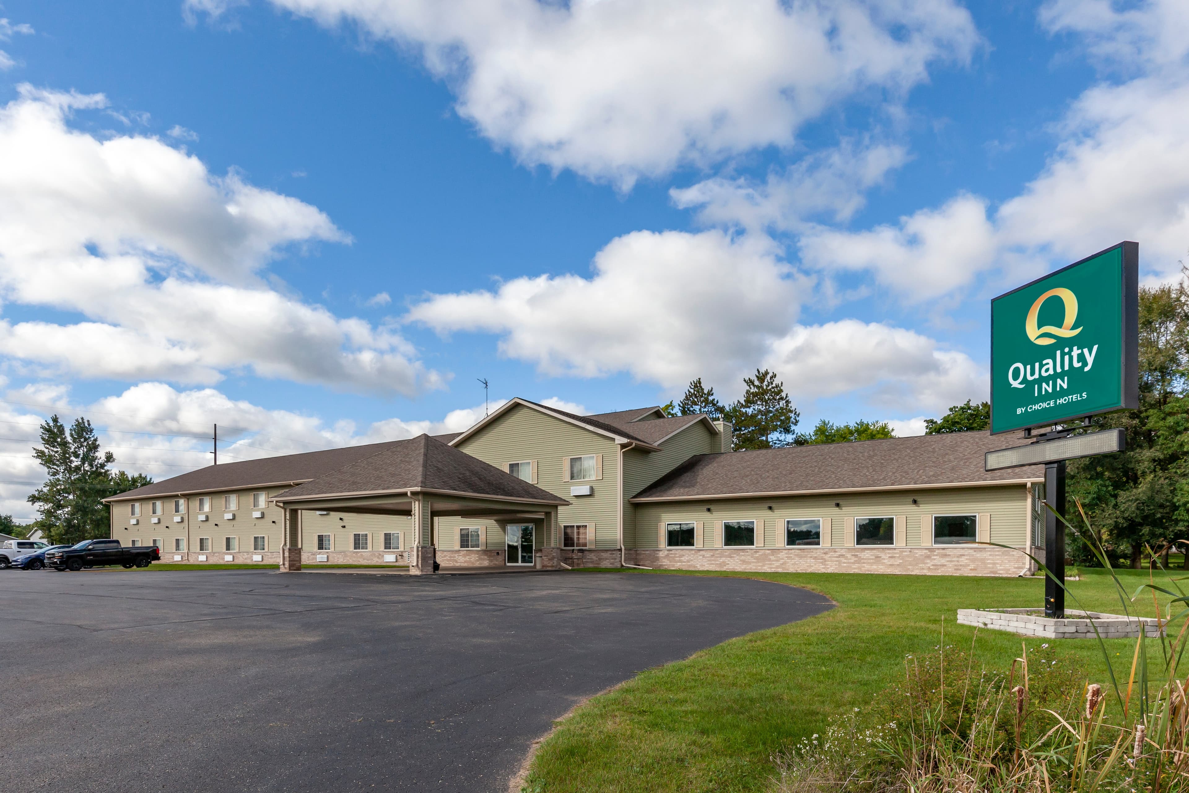 Quality Inn Redgranite - Image 1