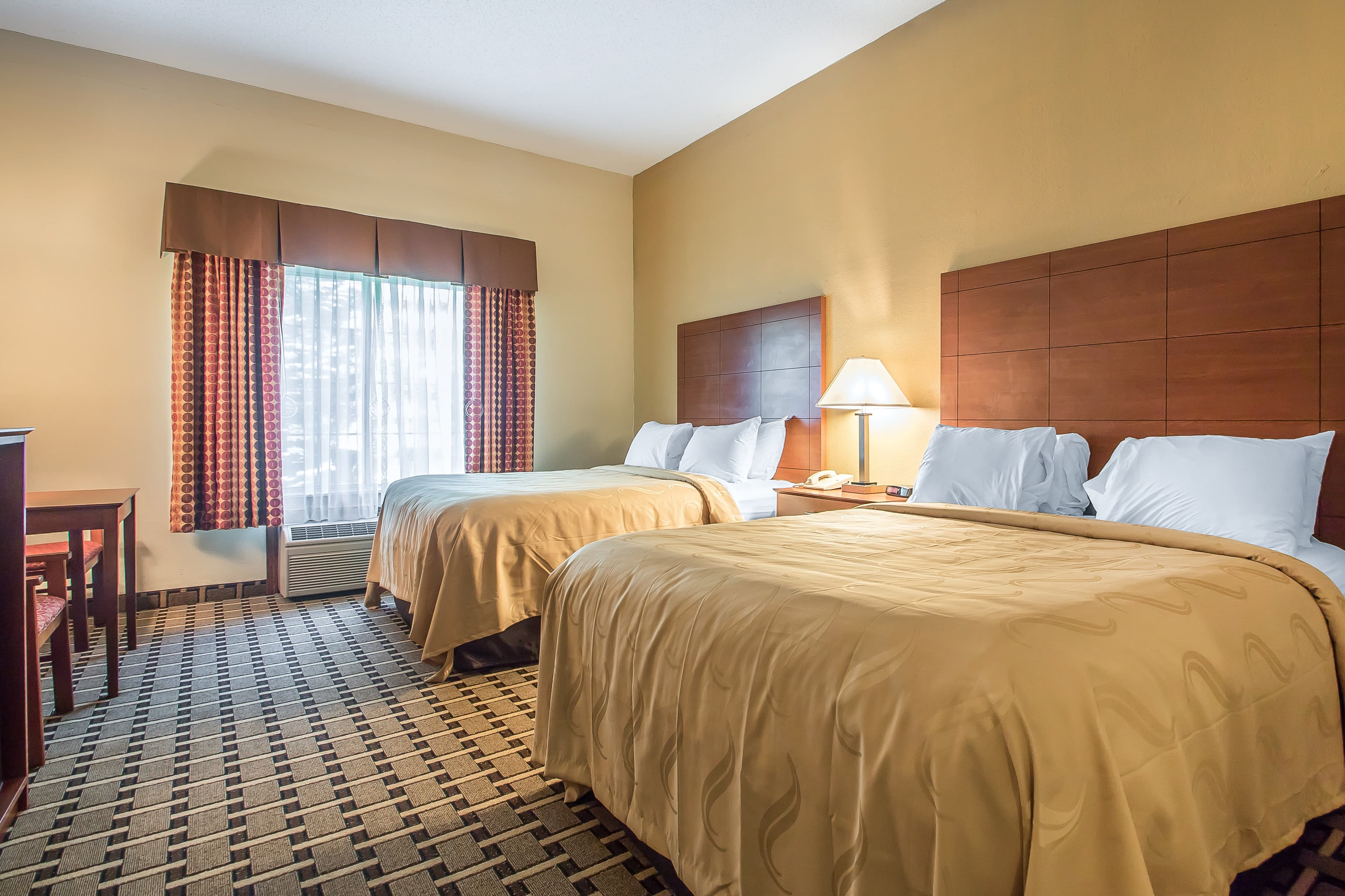 Quality Inn & Suites East Troy I-43 - Image 2