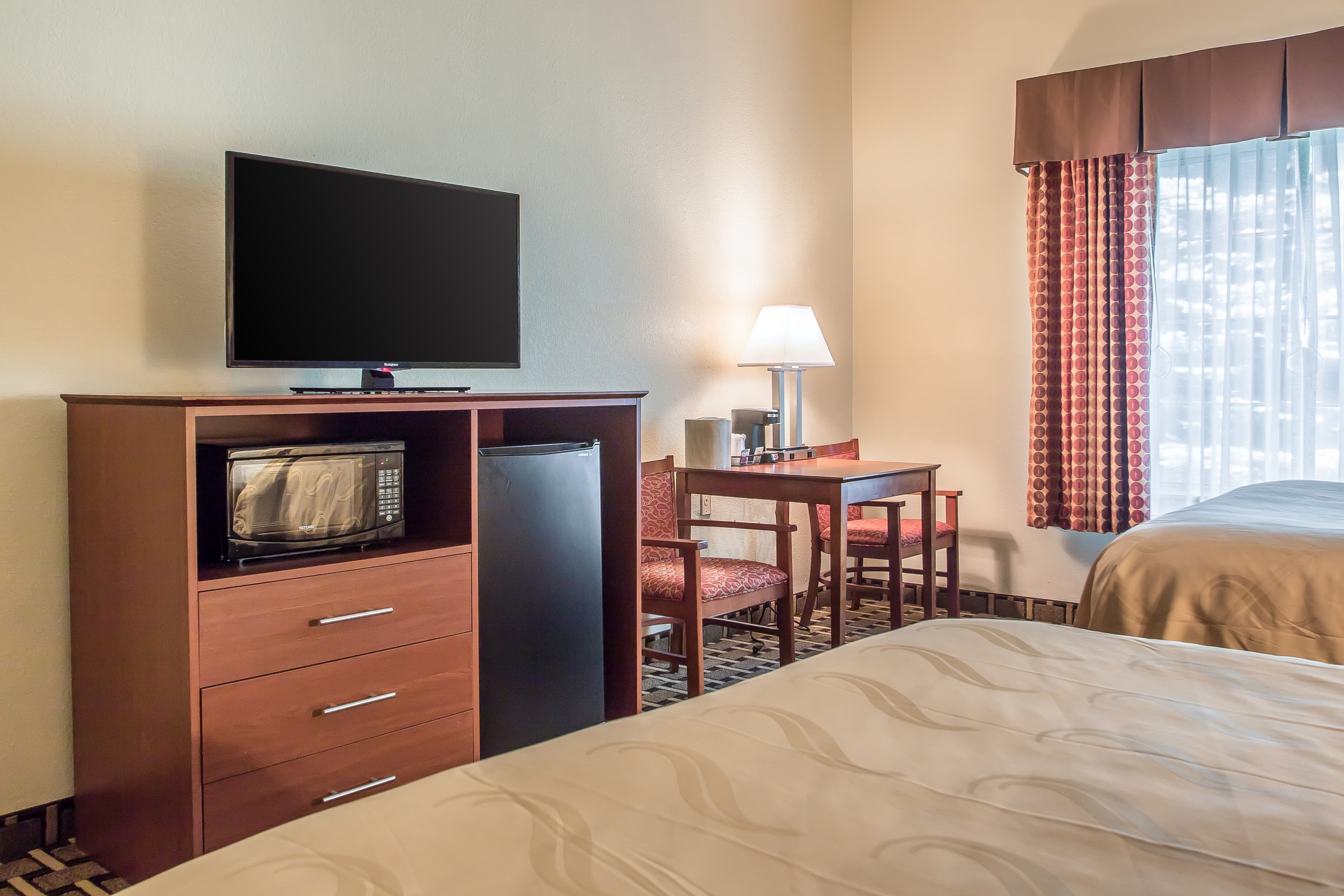 Quality Inn & Suites East Troy I-43 - Image 5