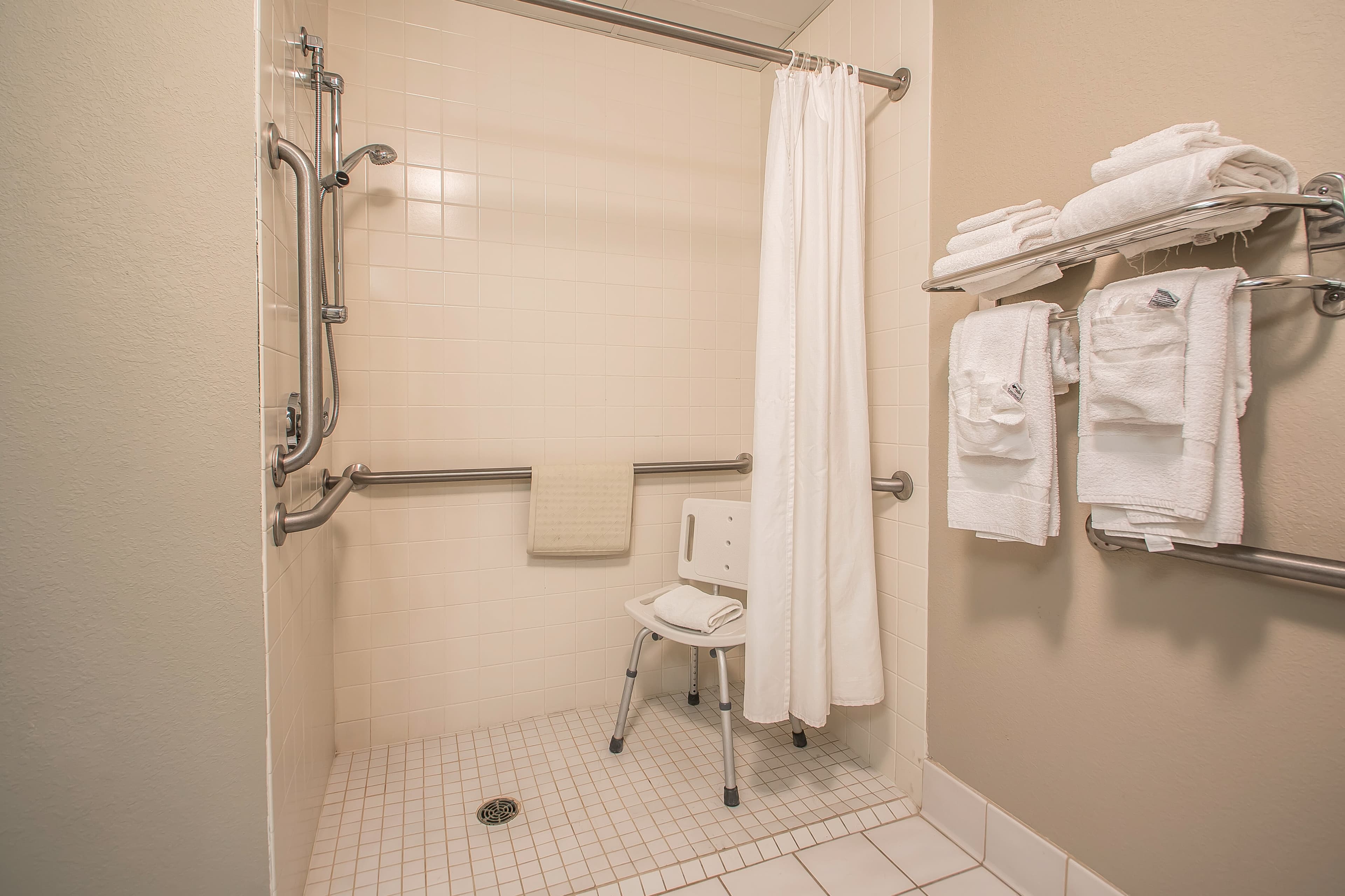Quality Inn & Suites East Troy I-43 - Image 4
