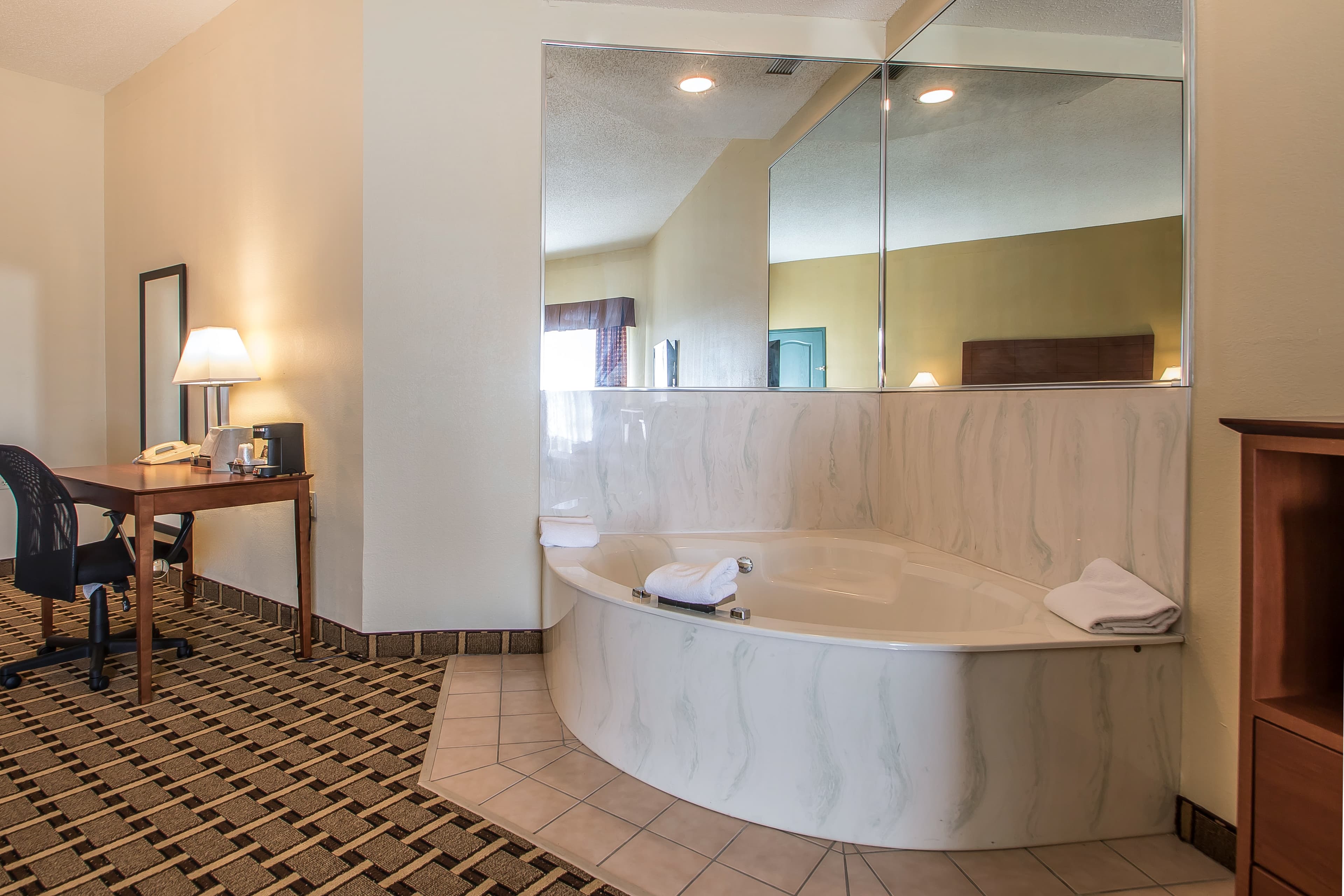 Quality Inn & Suites East Troy I-43 — 20