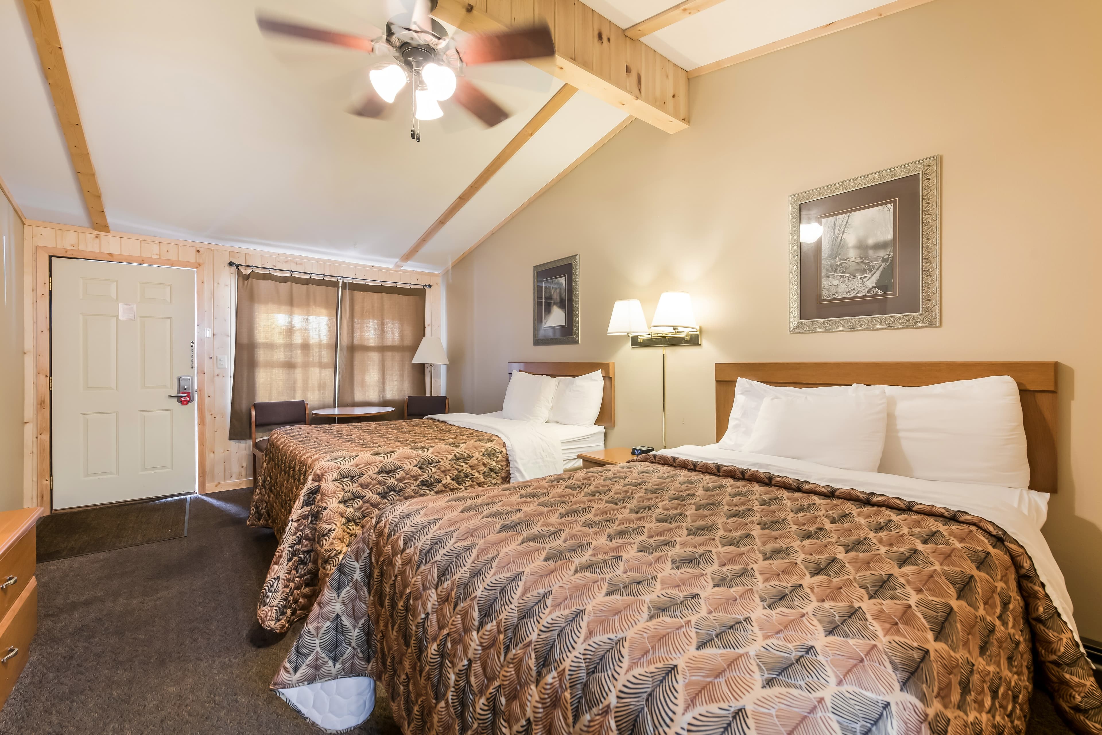 Econo Lodge Rice Lake — 9
