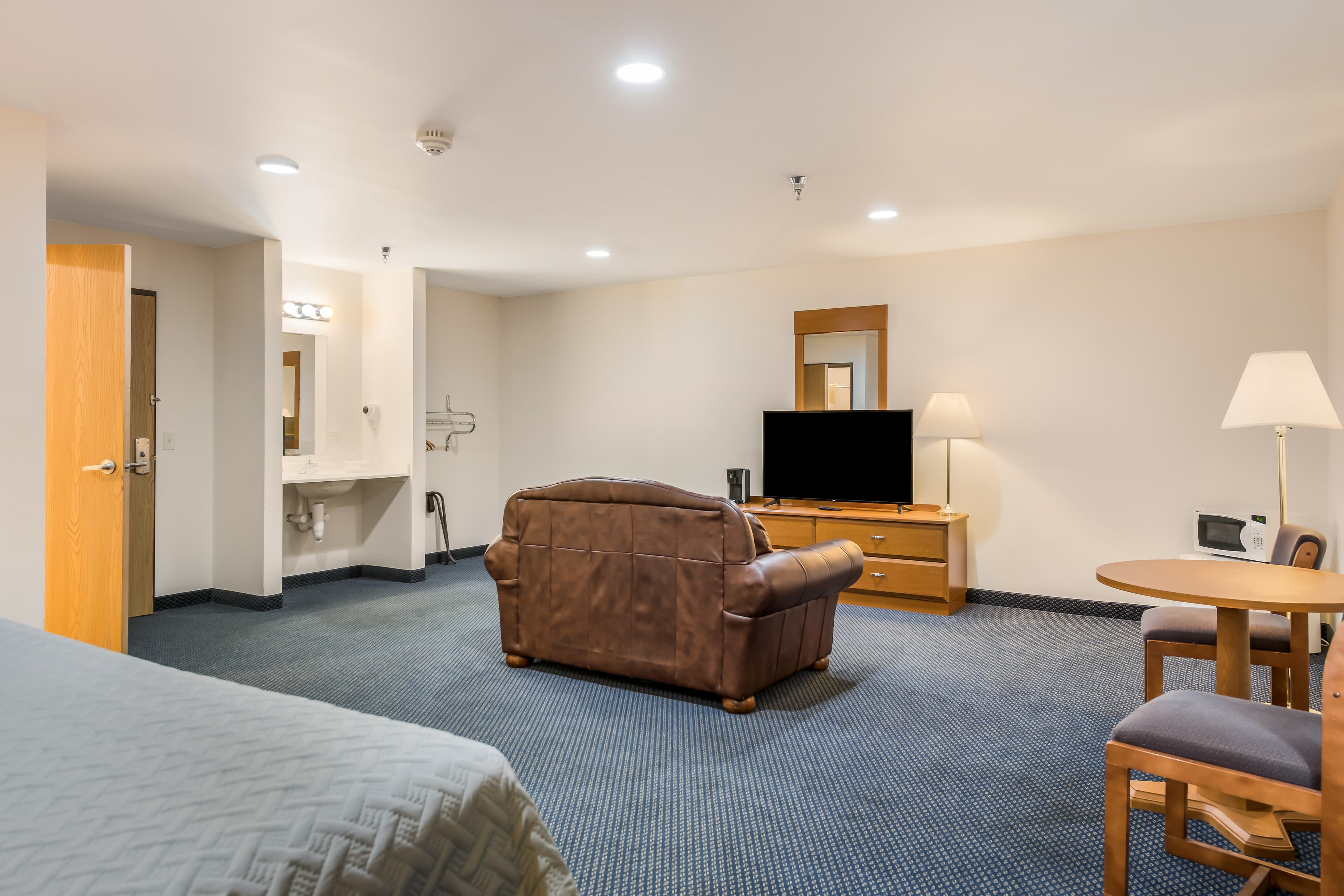 Econo Lodge Rice Lake — 20