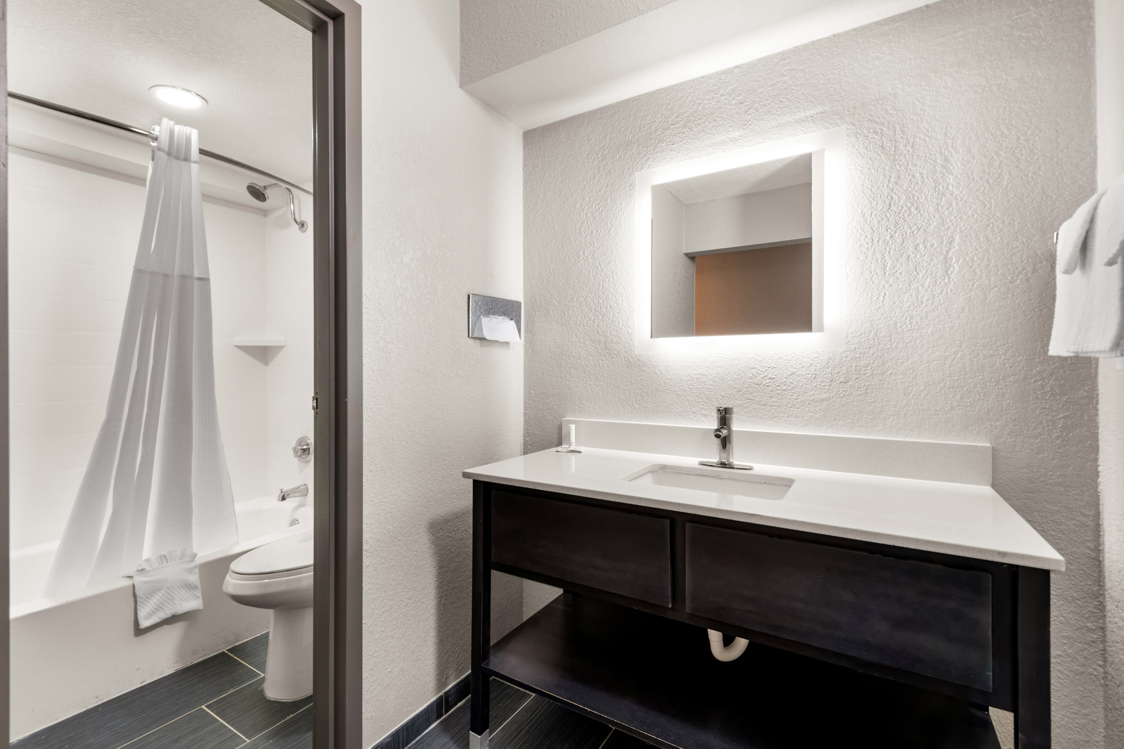 Clarion Pointe Rhinelander Downtown - Image 5
