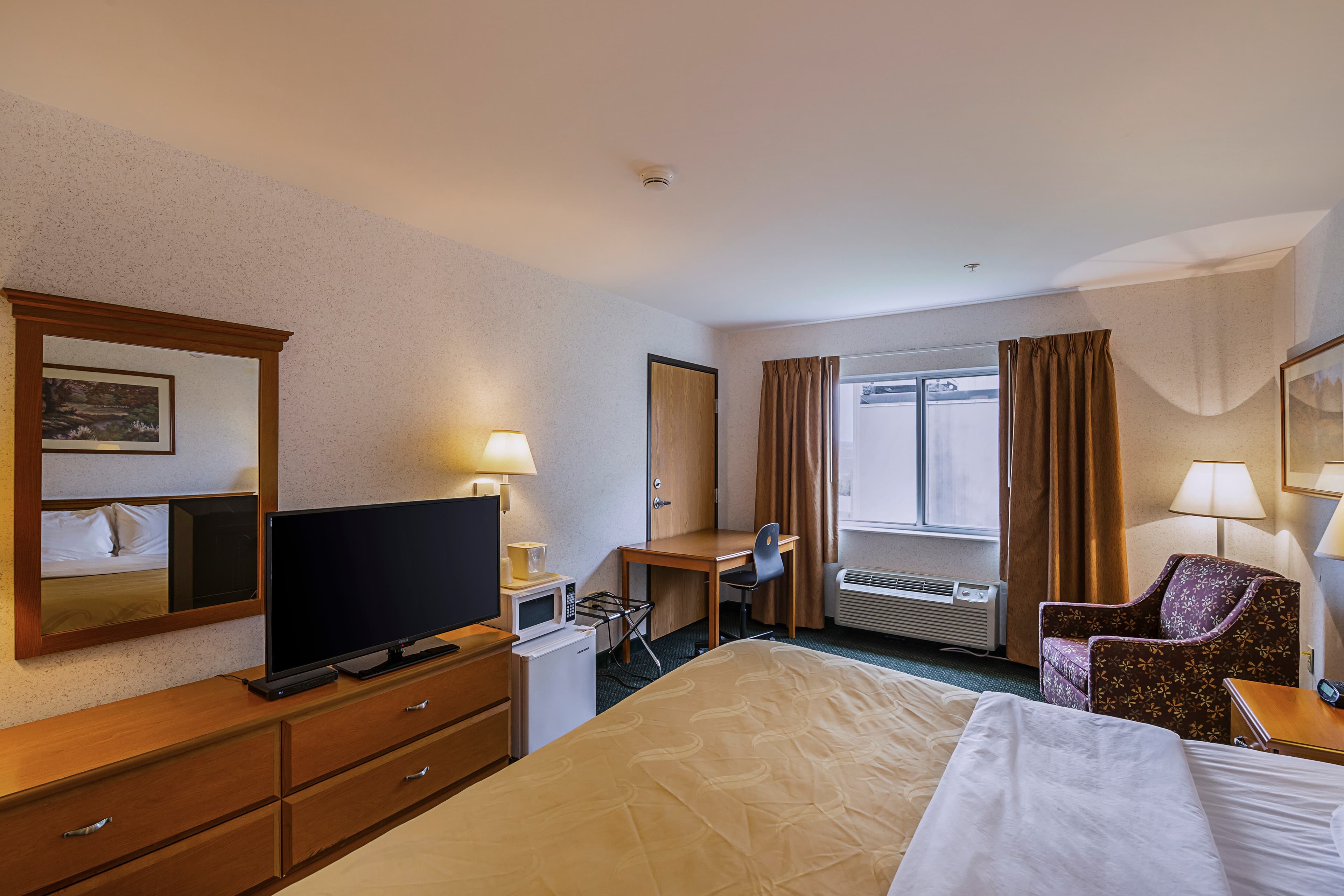 Quality Inn & Suites Belmont - Platteville - Image 4